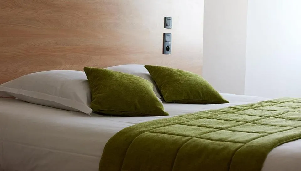 Bed in Logis Hôtel-restaurant Le Grand Cerf