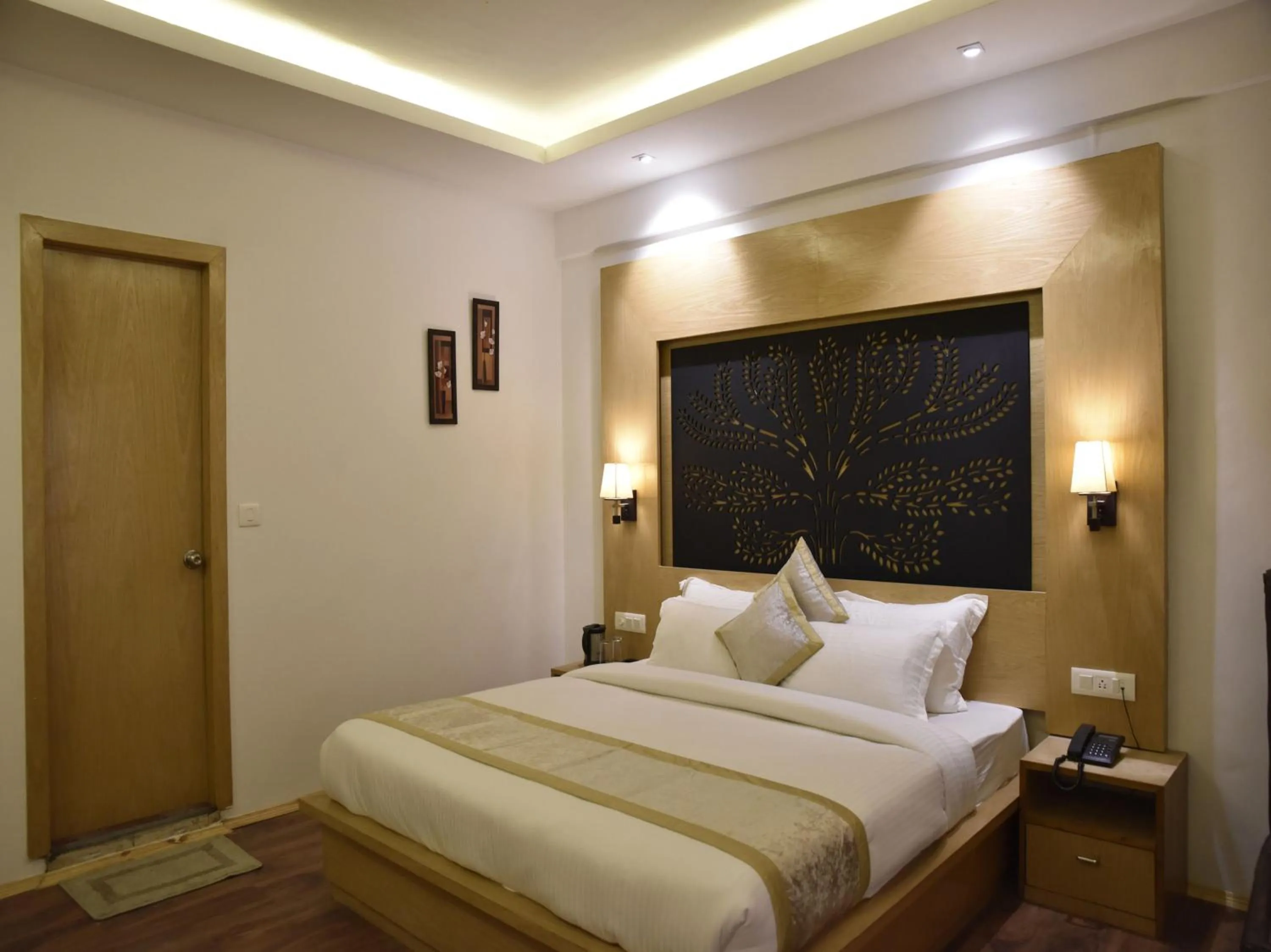 Bedroom, Bed in Hill County Resort & Spa