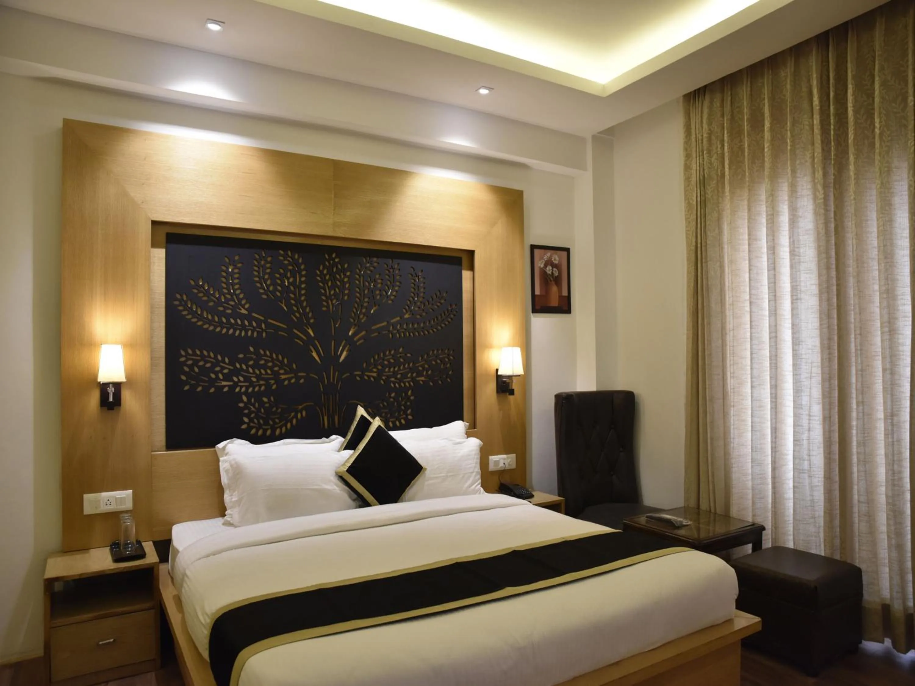 Bedroom, Bed in Hill County Resort & Spa