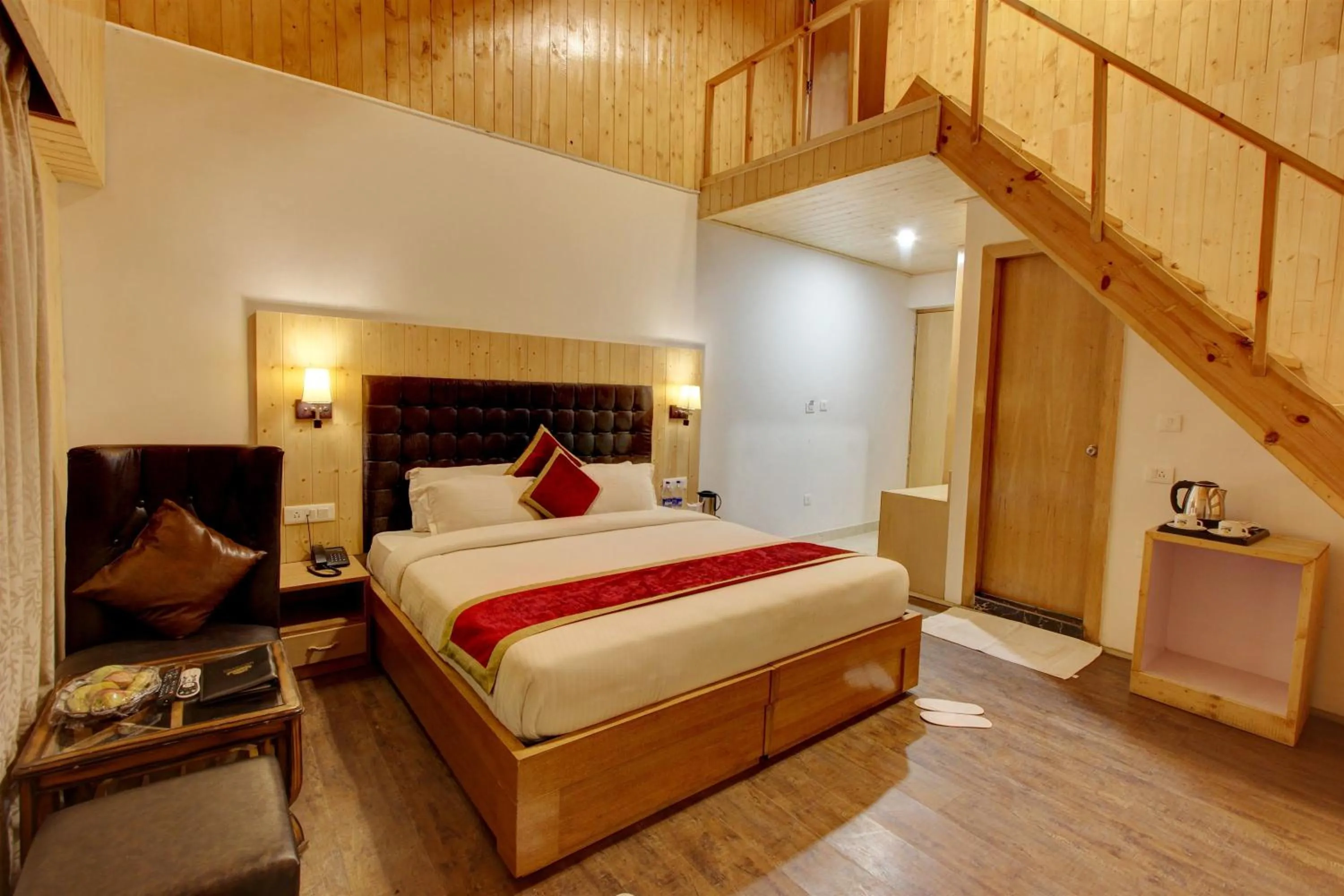 Bedroom, Bed in Hill County Resort & Spa