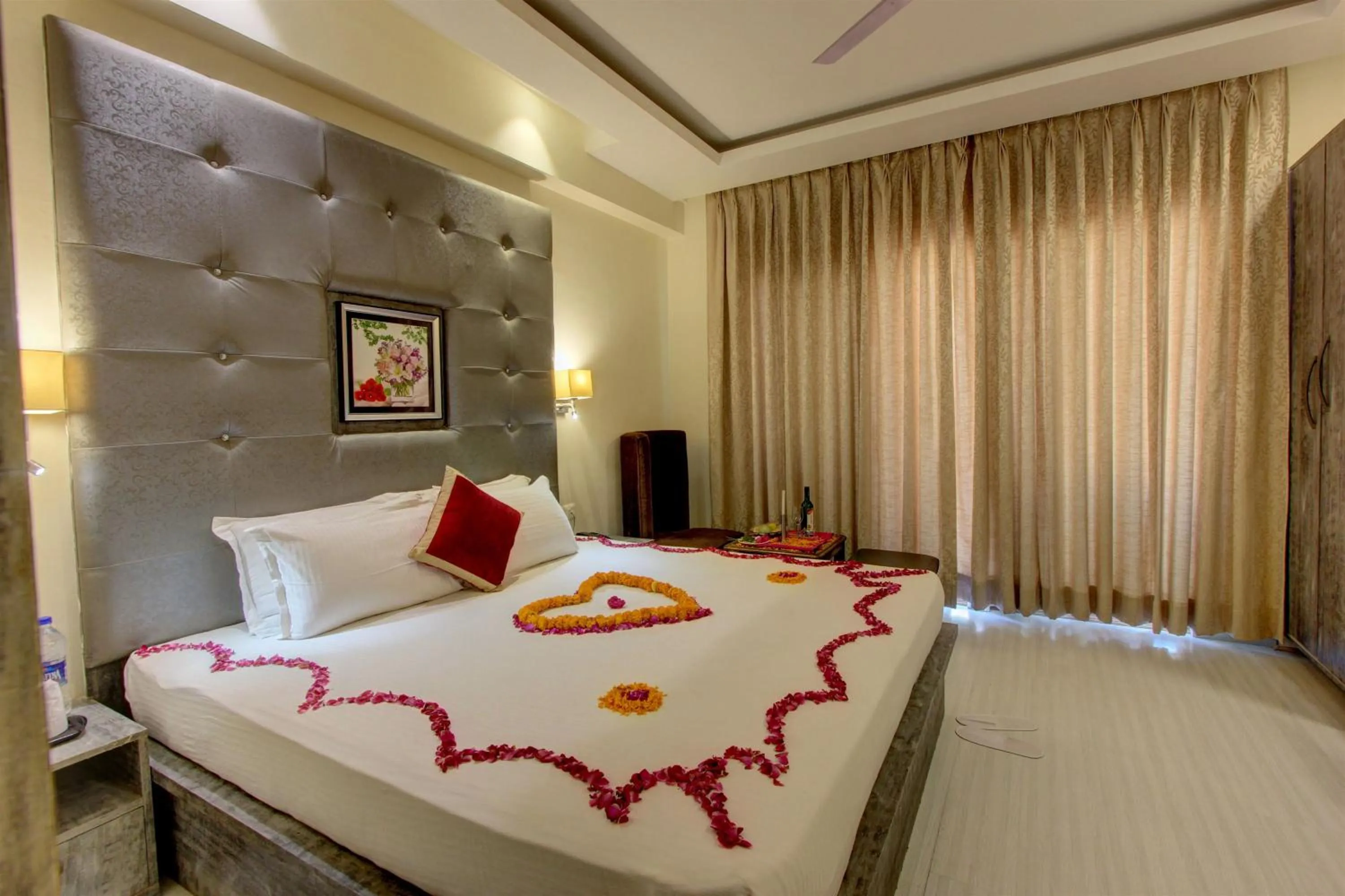 Bedroom, Bed in Hill County Resort & Spa