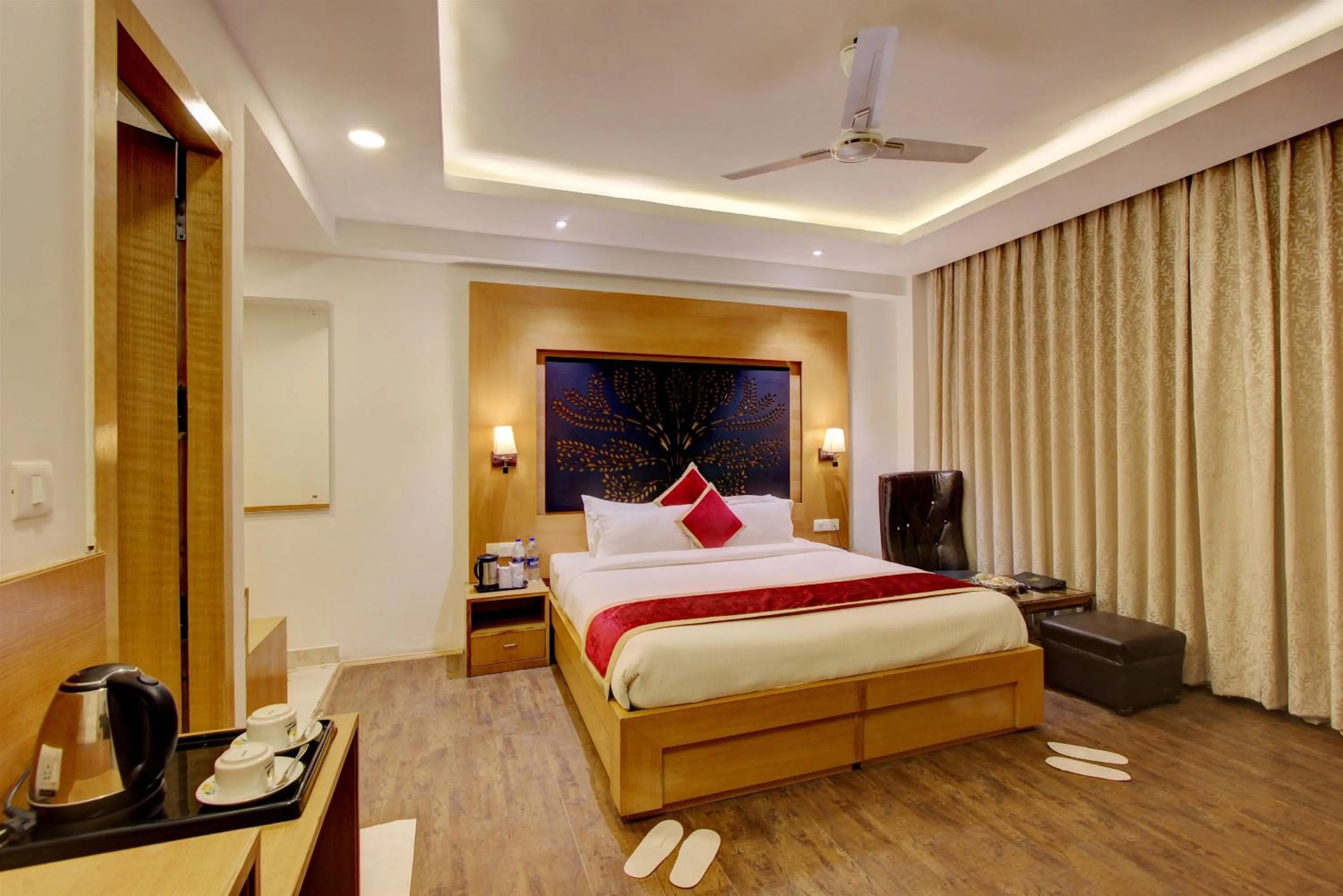 Bedroom, Bed in Hill County Resort & Spa