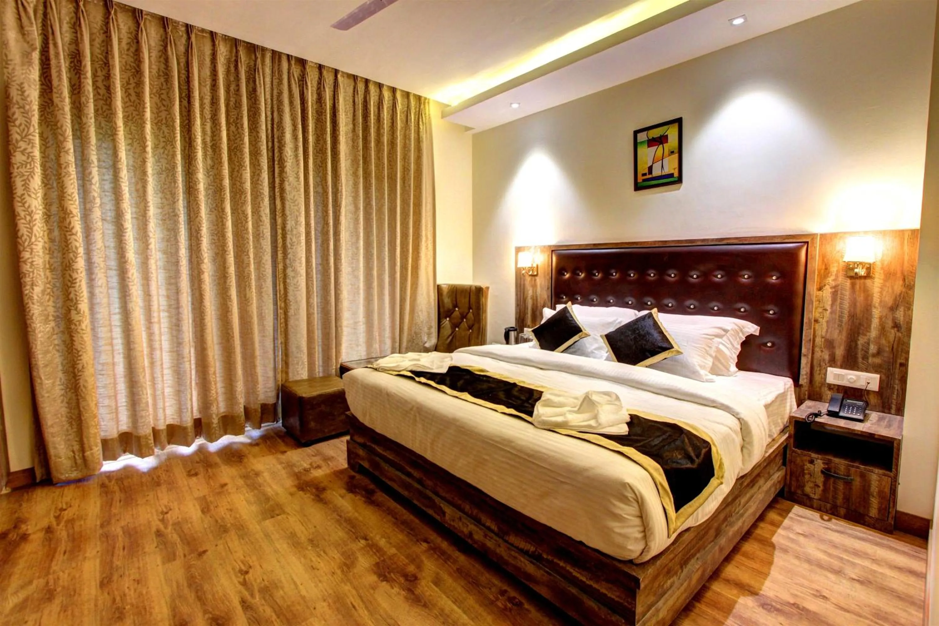 Bedroom, Bed in Hill County Resort & Spa