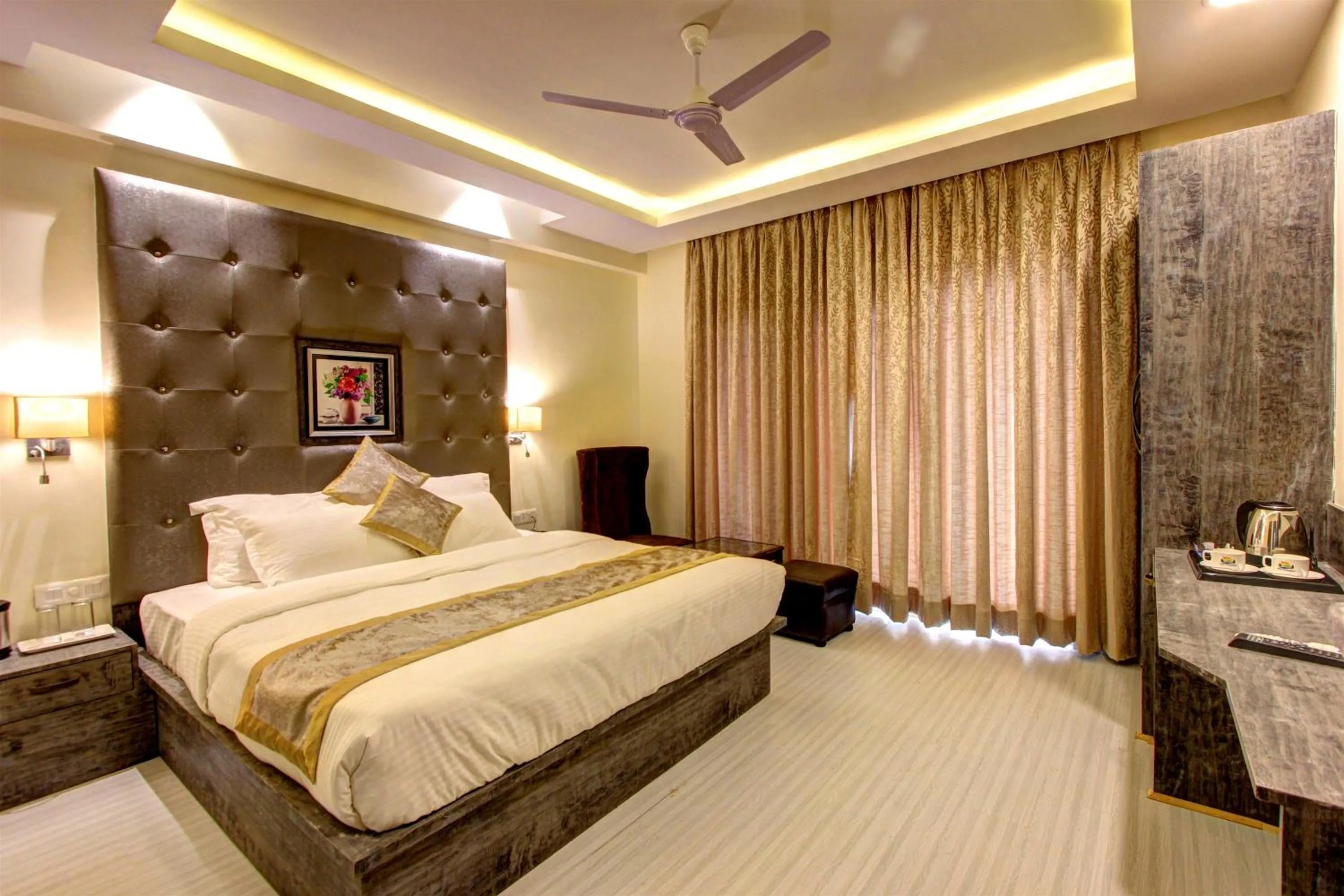 Bedroom, Bed in Hill County Resort & Spa