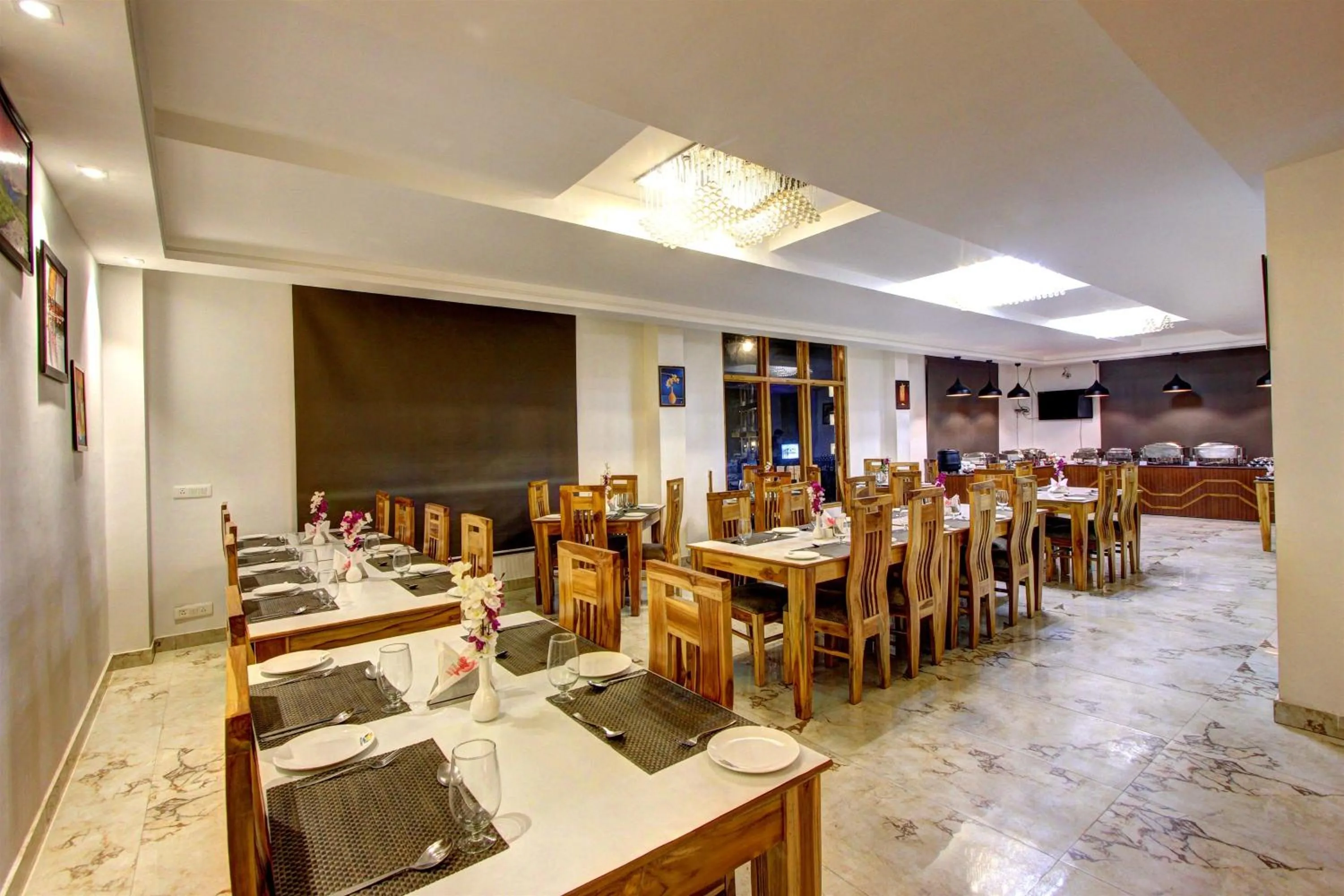 Dining area in Hill County Resort & Spa