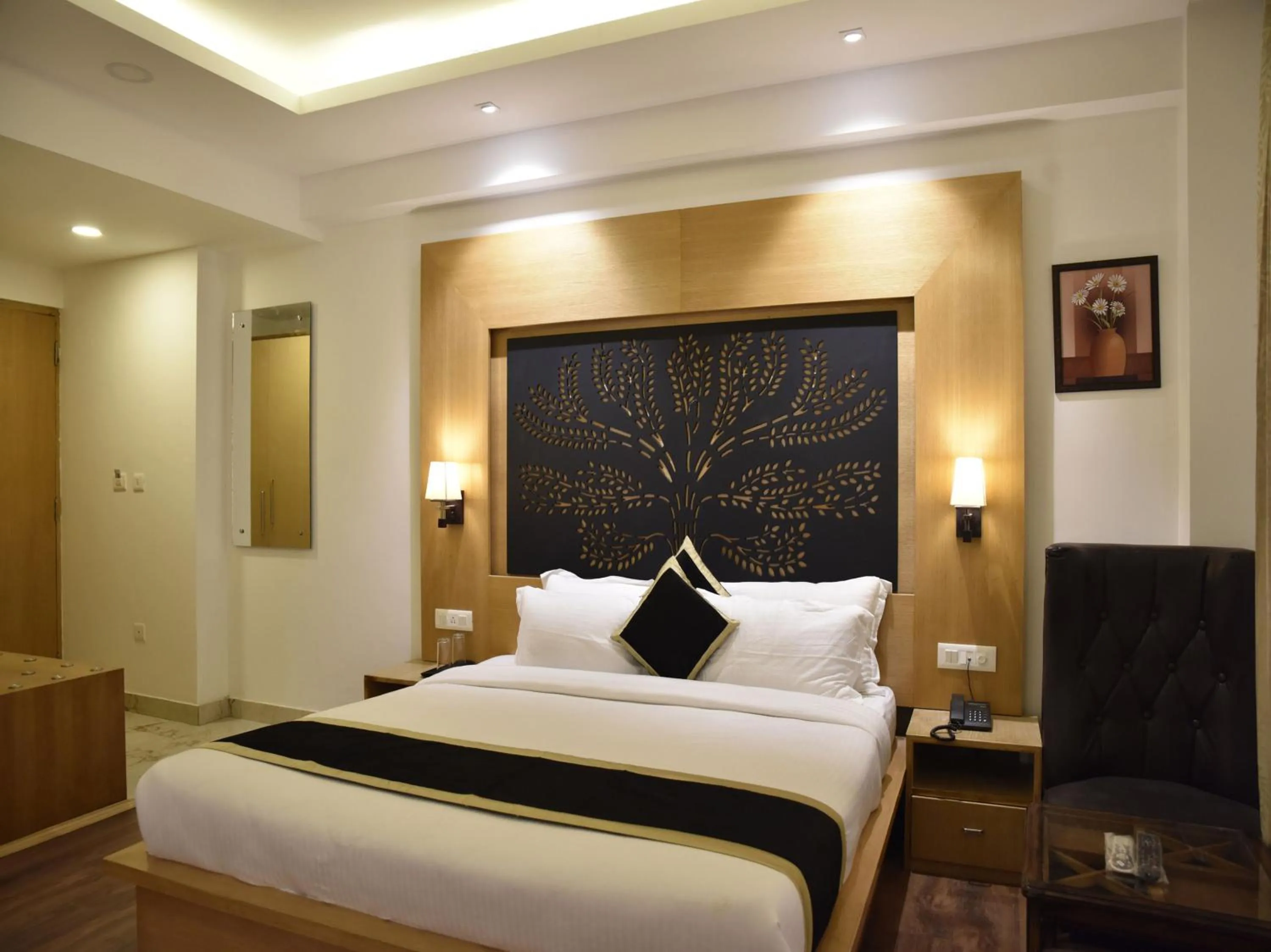 Bedroom, Bed in Hill County Resort & Spa