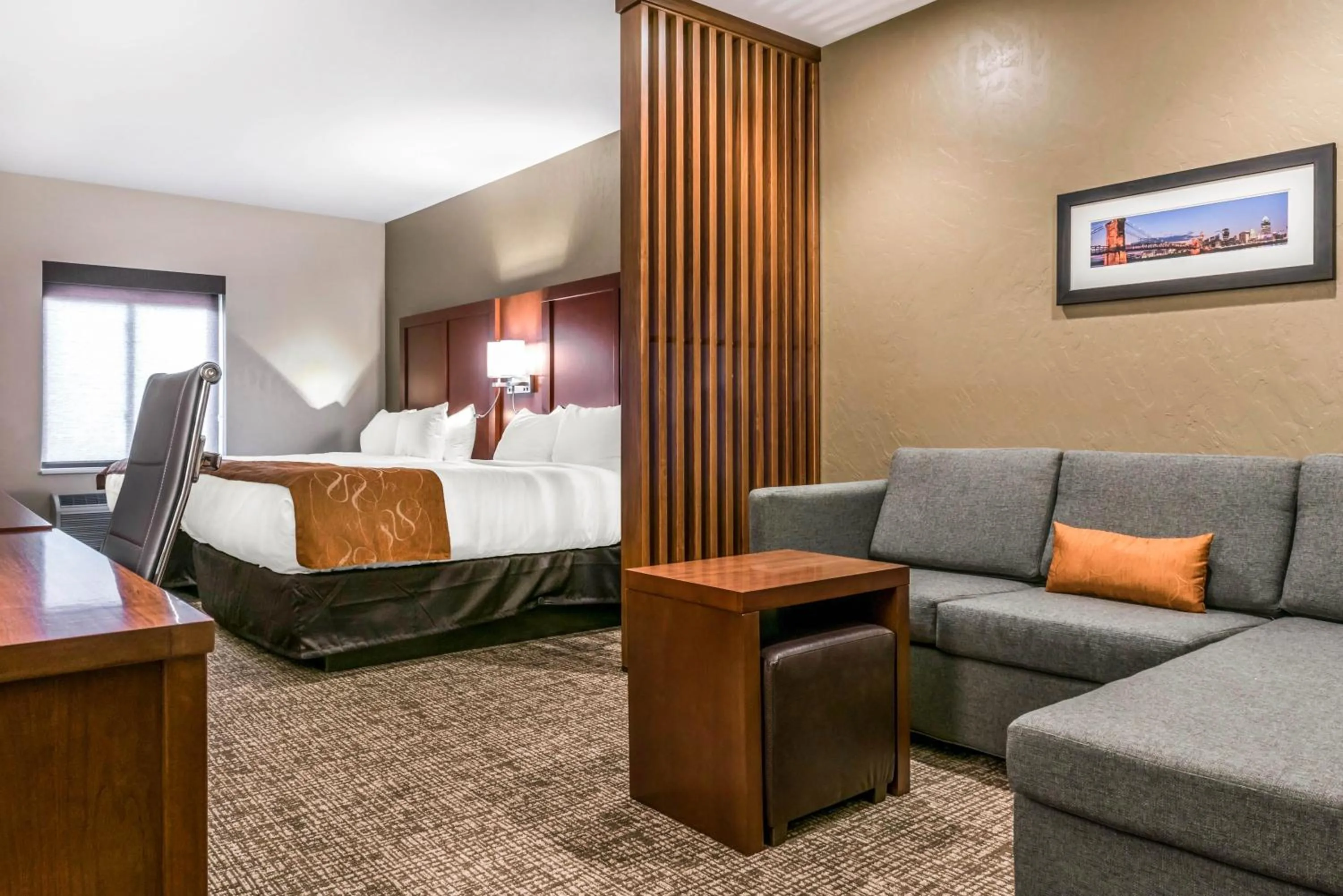 Bed in Comfort Suites Florence - Cincinnati South