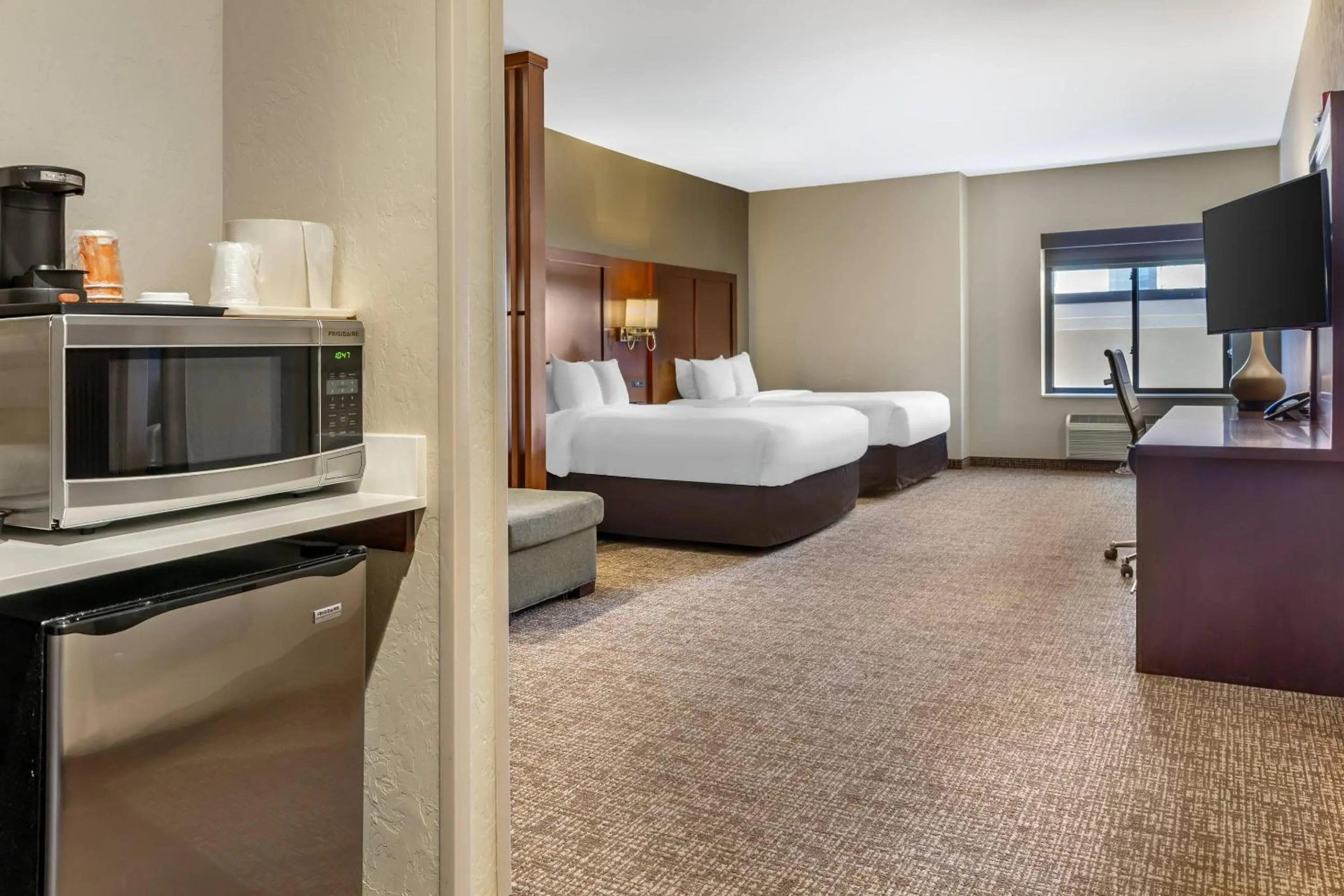 Bedroom, Bed in Comfort Suites Florence - Cincinnati South