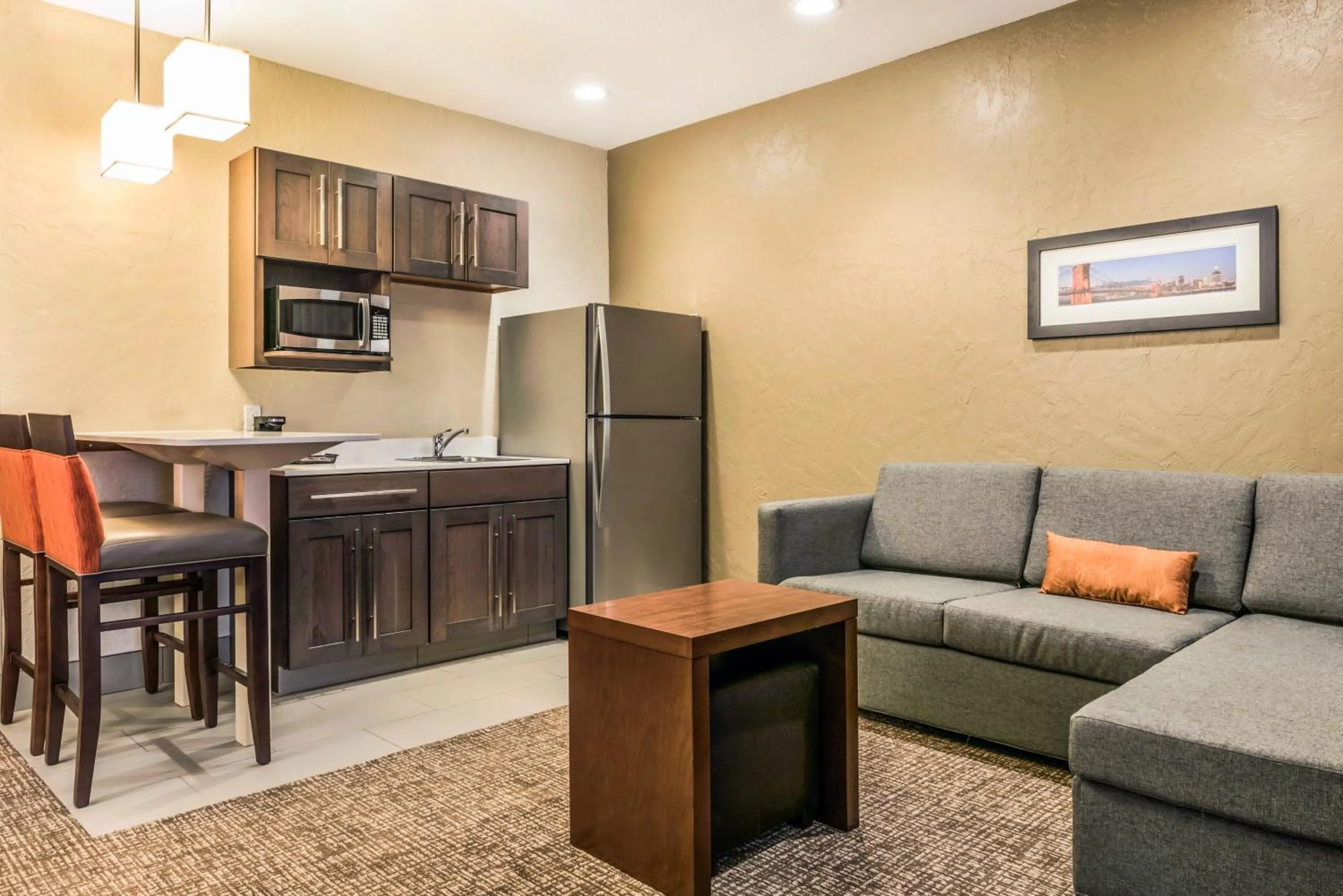 Kitchen or kitchenette in Comfort Suites Florence - Cincinnati South