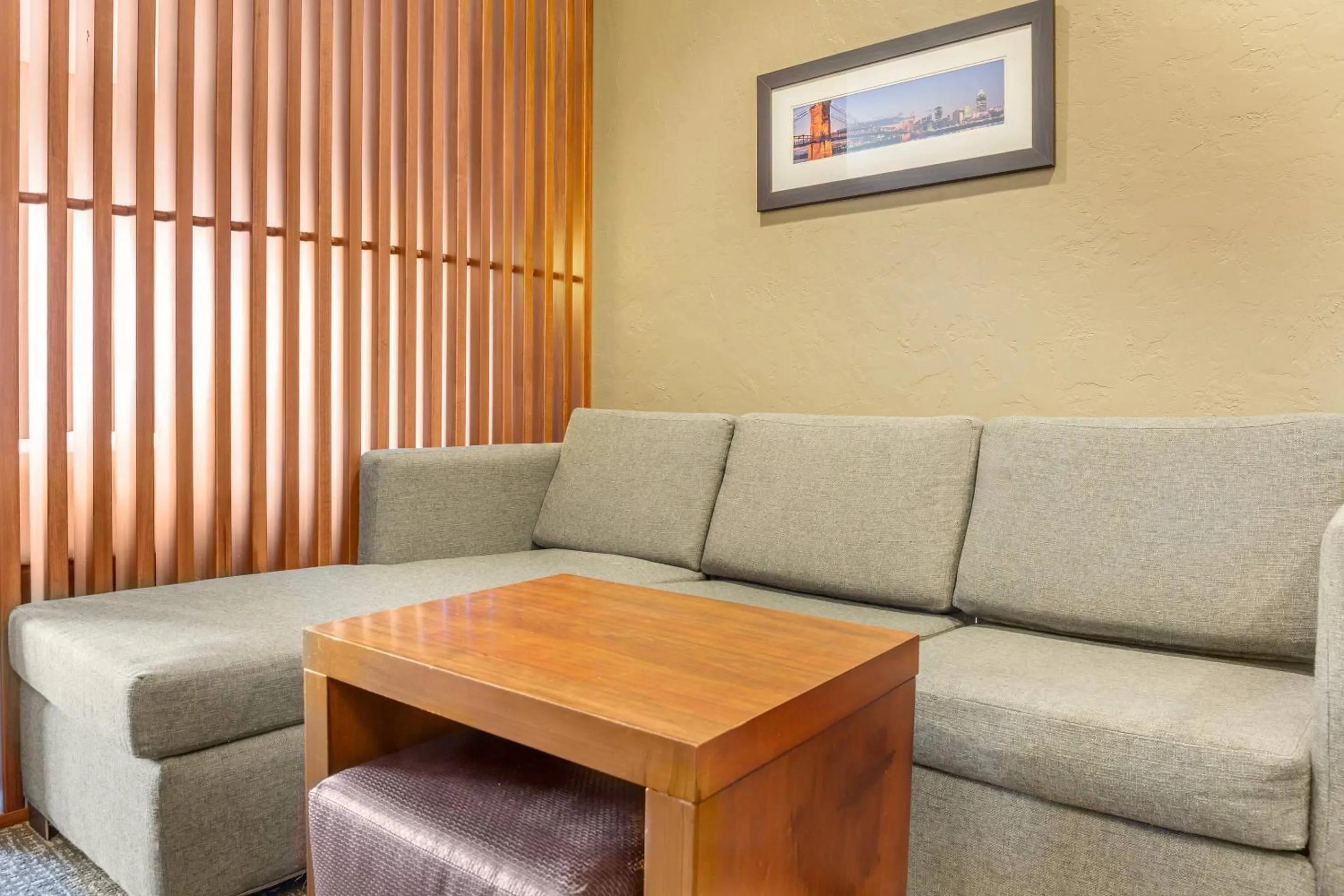 Bedroom in Comfort Suites Florence - Cincinnati South