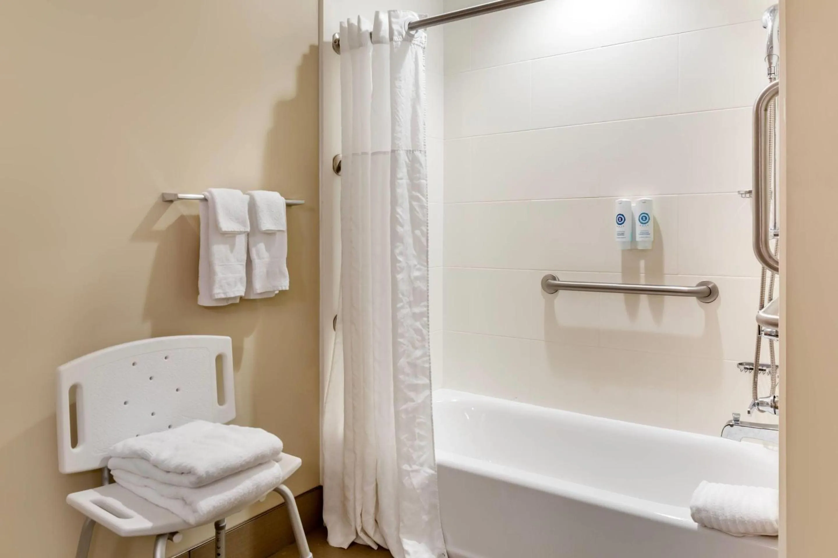 Bedroom in Comfort Suites Florence - Cincinnati South