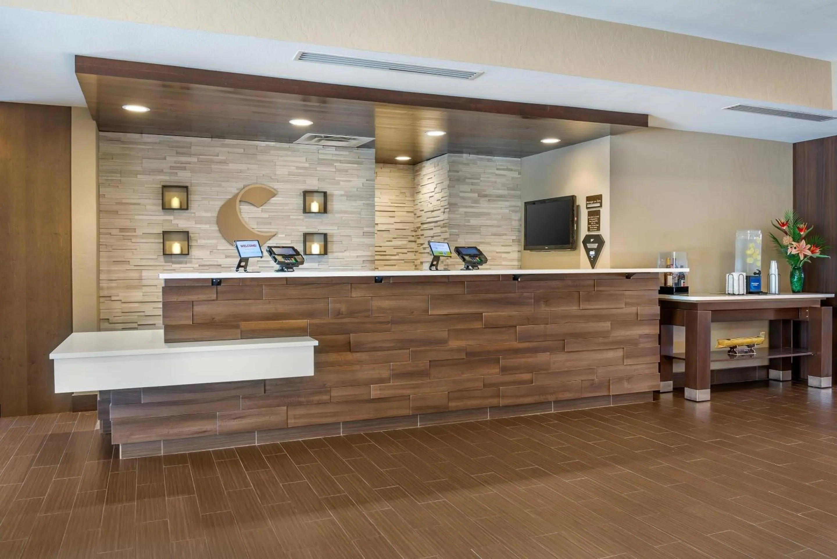Lobby or reception in Comfort Suites Florence - Cincinnati South
