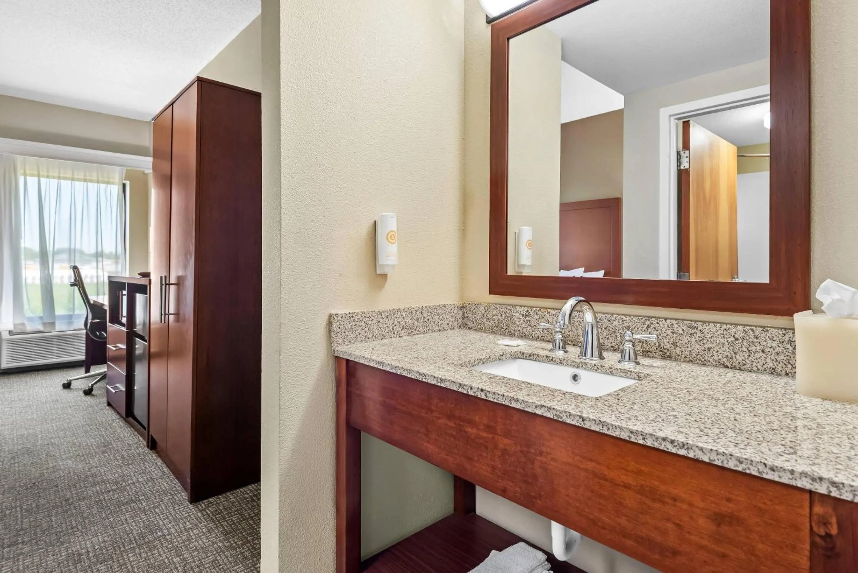 Bedroom in Comfort Inn Chambersburg North