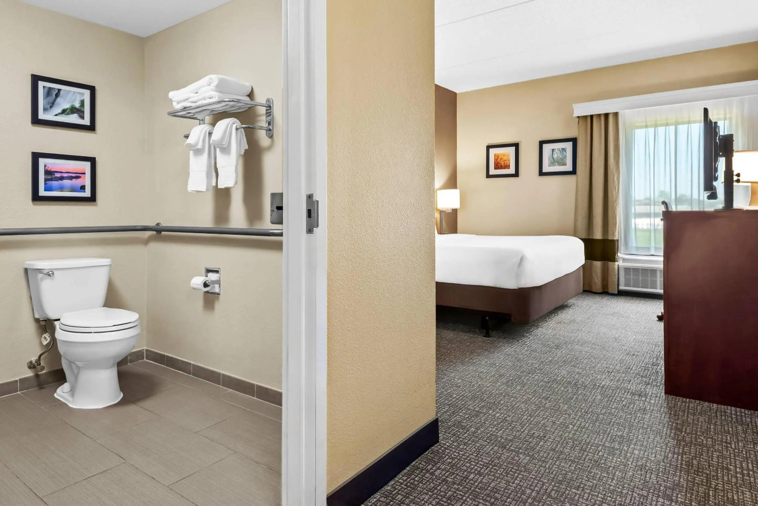 Bedroom, Bed in Comfort Inn Chambersburg North