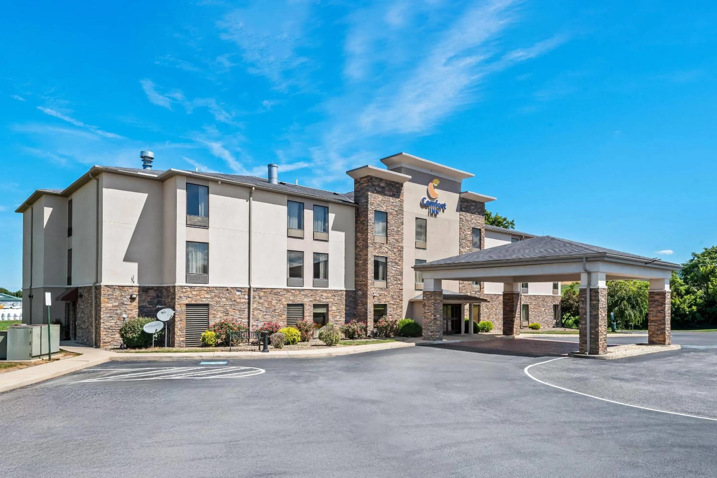 Property building in Comfort Inn Chambersburg North