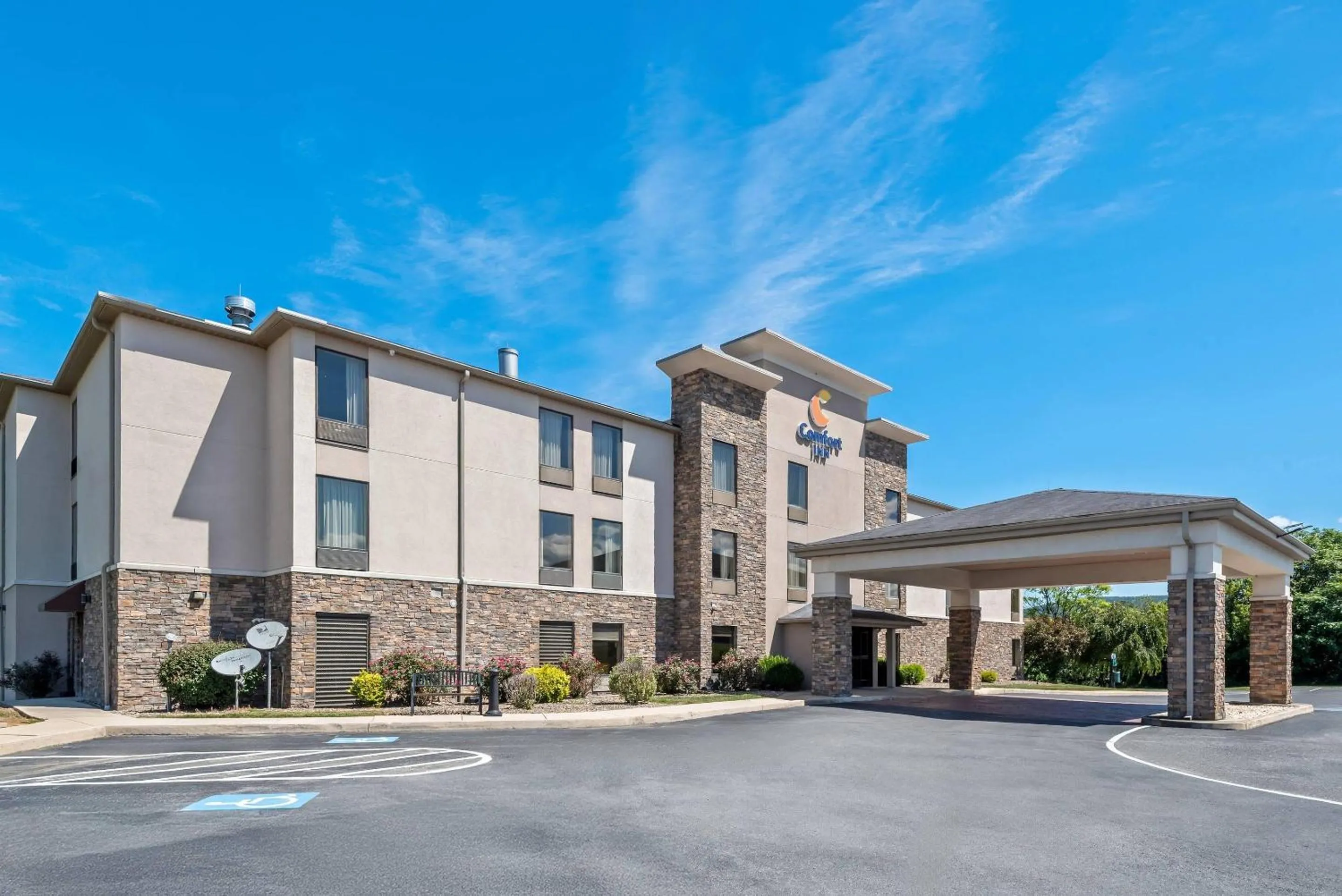 Property building in Comfort Inn Chambersburg North