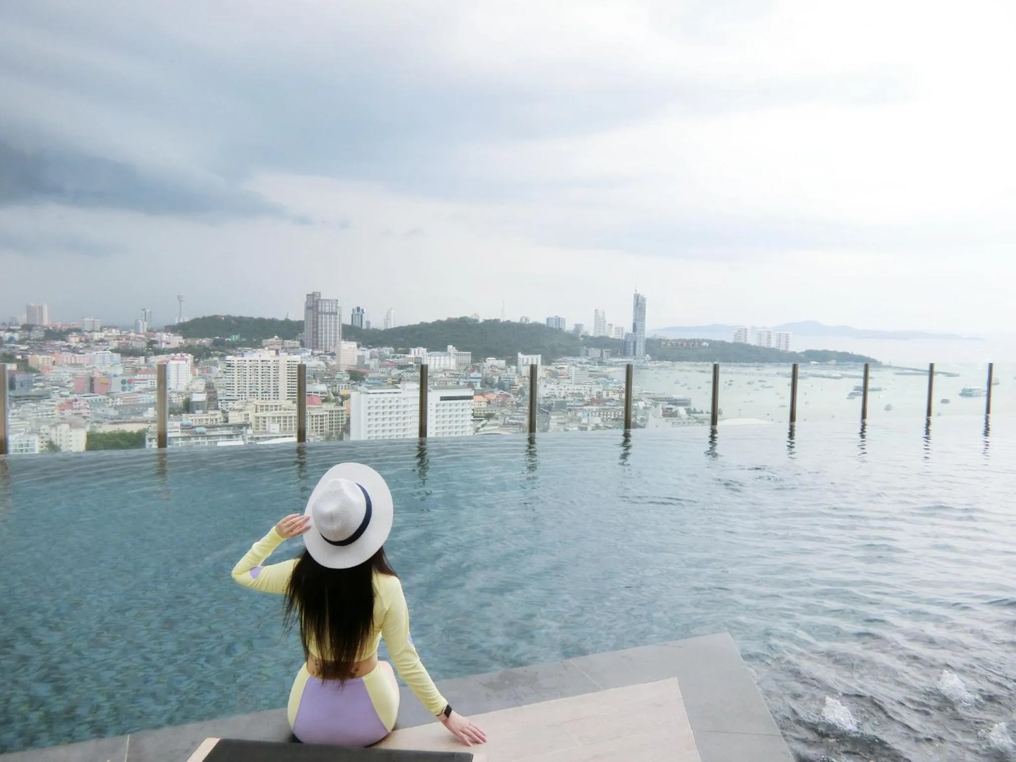 Bird's eye view in LLX Apartments at The Base condo