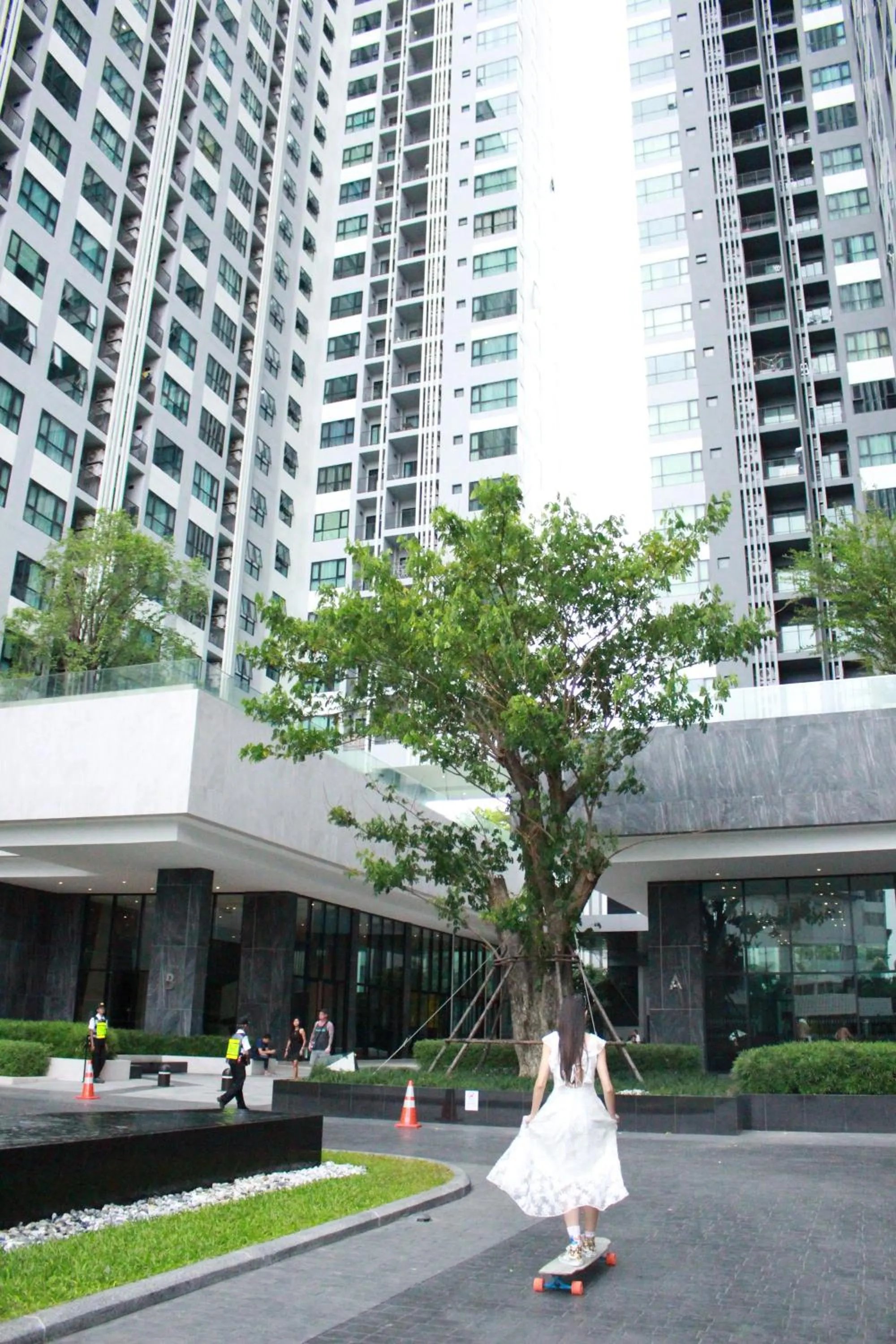 Facade/entrance in LLX Apartments at The Base condo