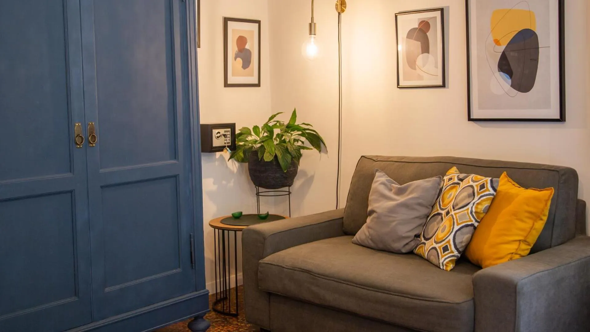 Seating area in Good Morning Bologna