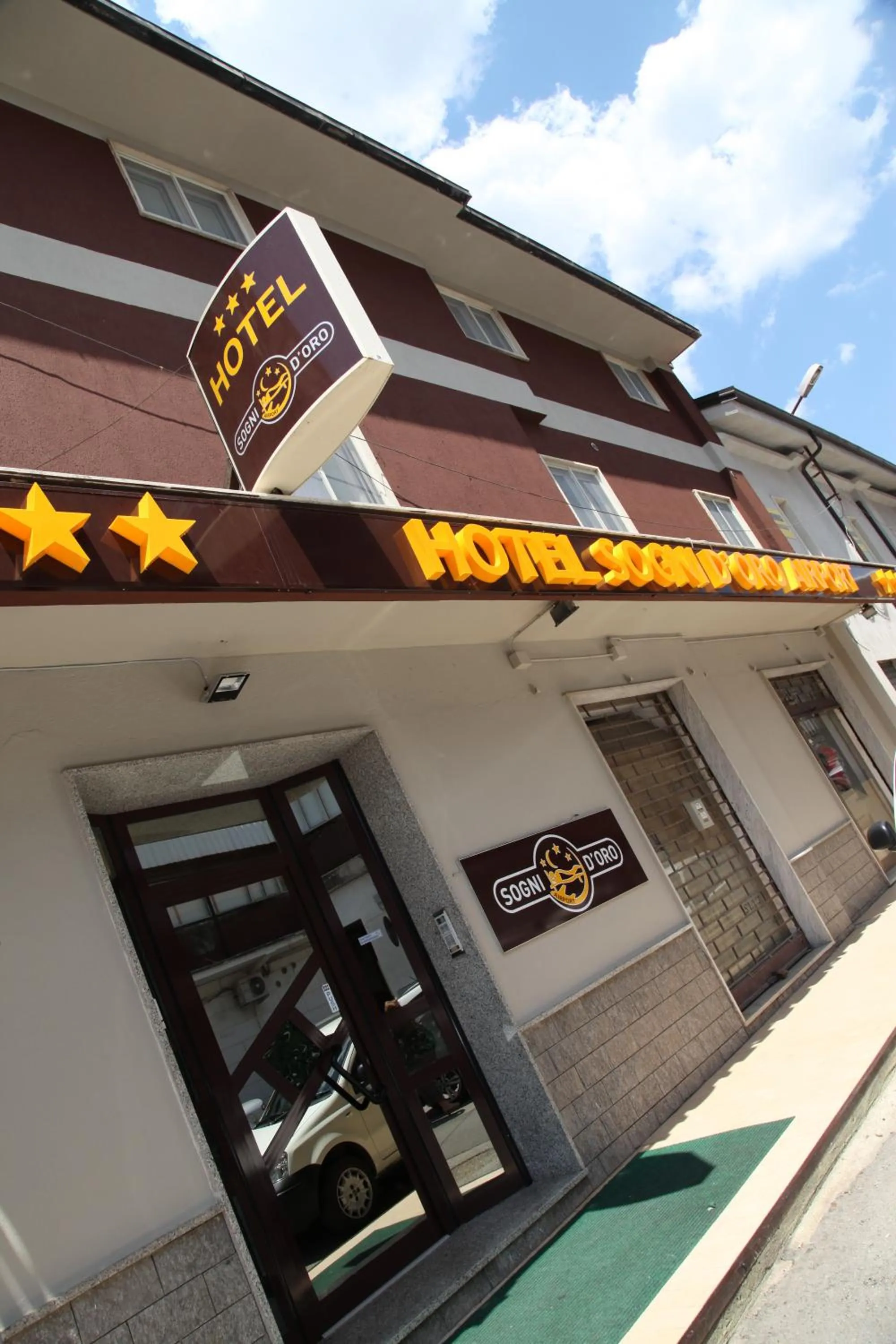 Hotel Sogni D'Oro Airport