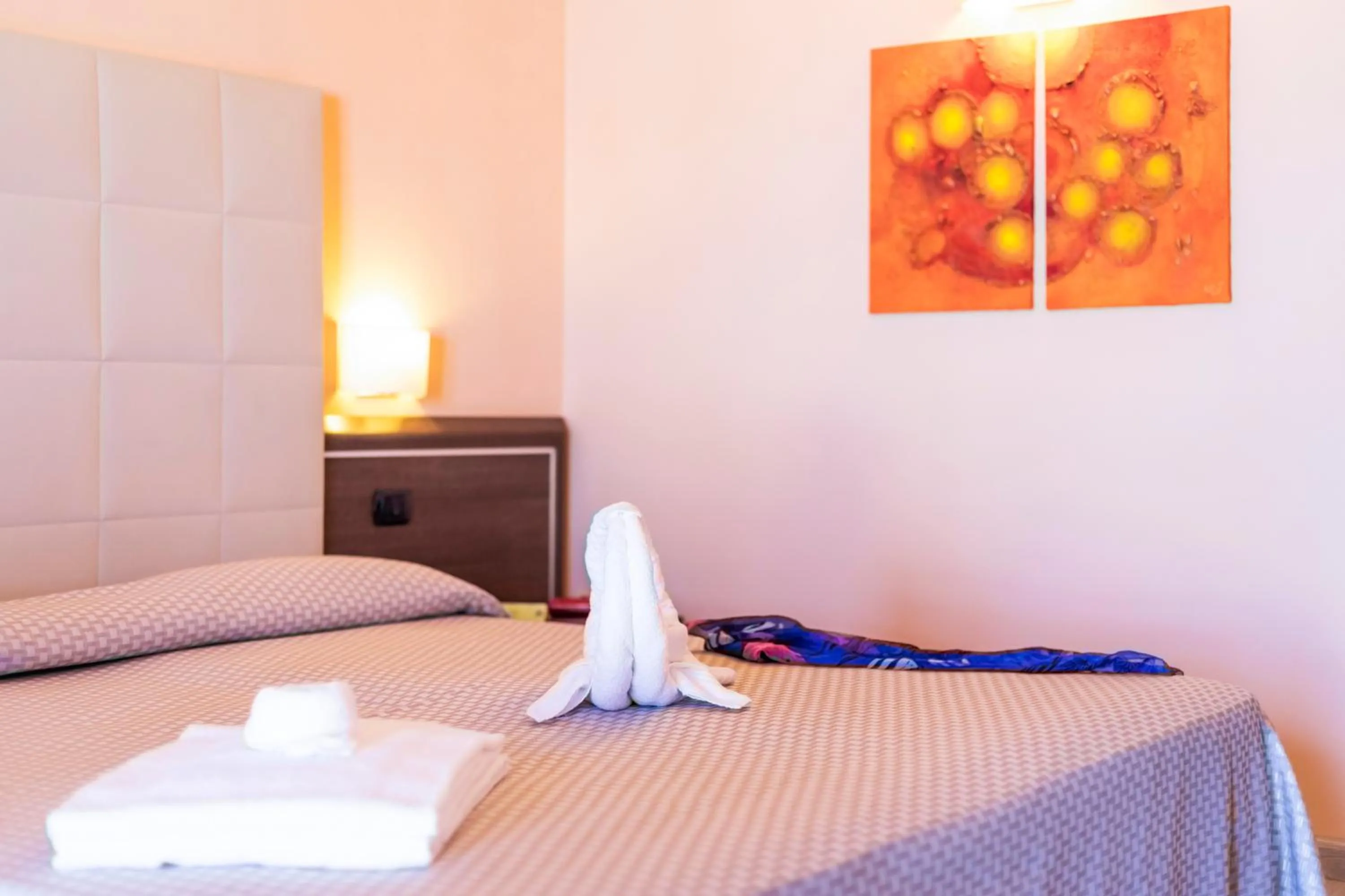 Bedroom, Bed in Tropis Hotel