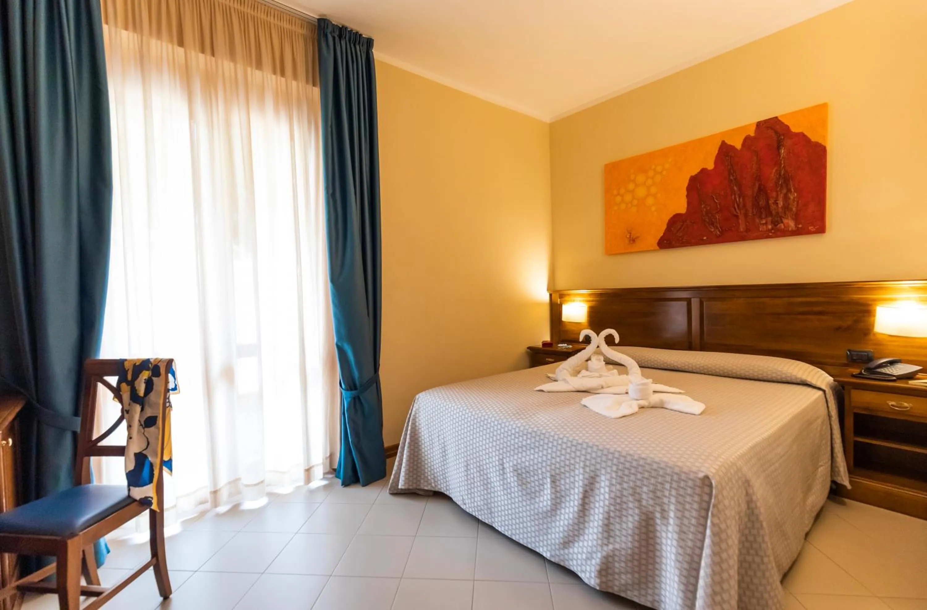 Bedroom, Bed in Tropis Hotel