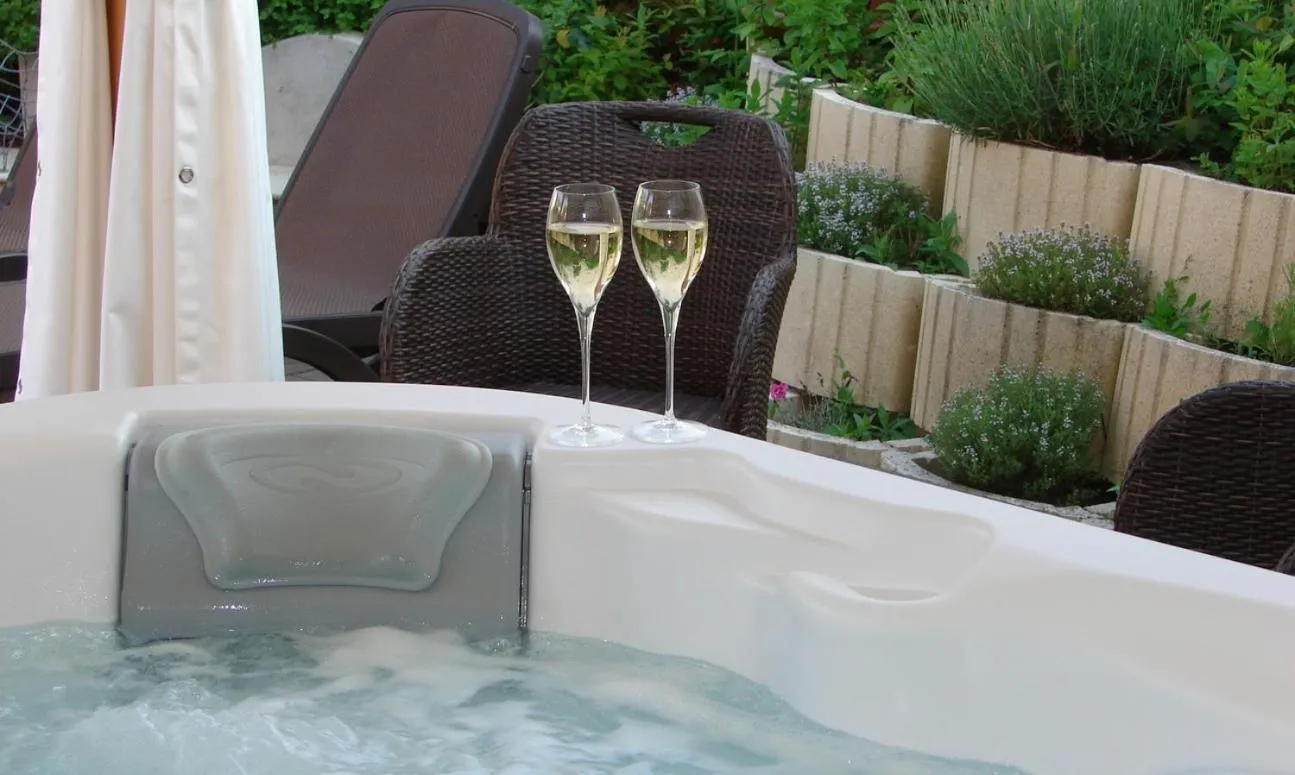 Spa and wellness centre/facilities in Hotel Restaurant SPA "Le Relais Des Moines - Logis de France"