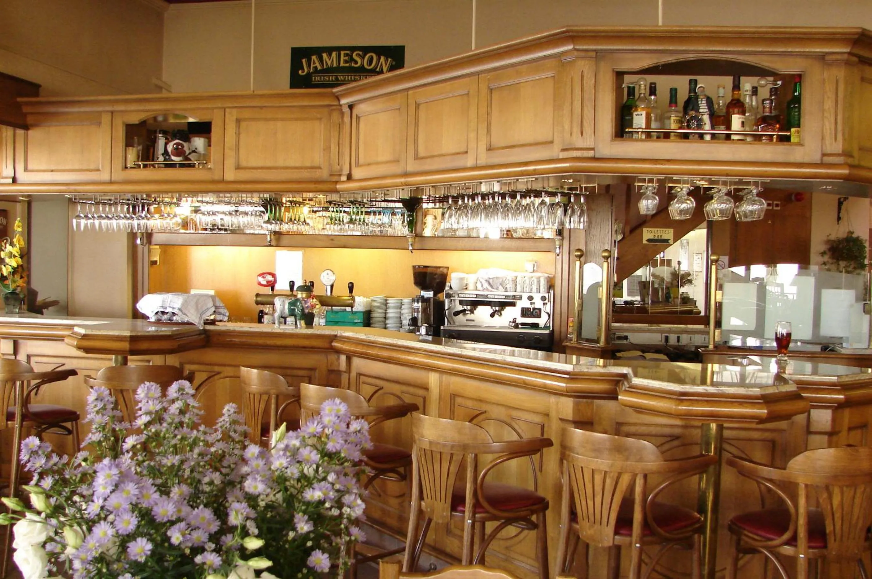 Lounge or bar in Hotel Restaurant SPA "Le Relais Des Moines - Logis de France"