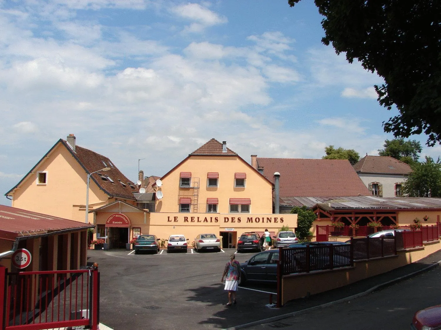 Facade/entrance in Hotel Restaurant SPA "Le Relais Des Moines - Logis de France"