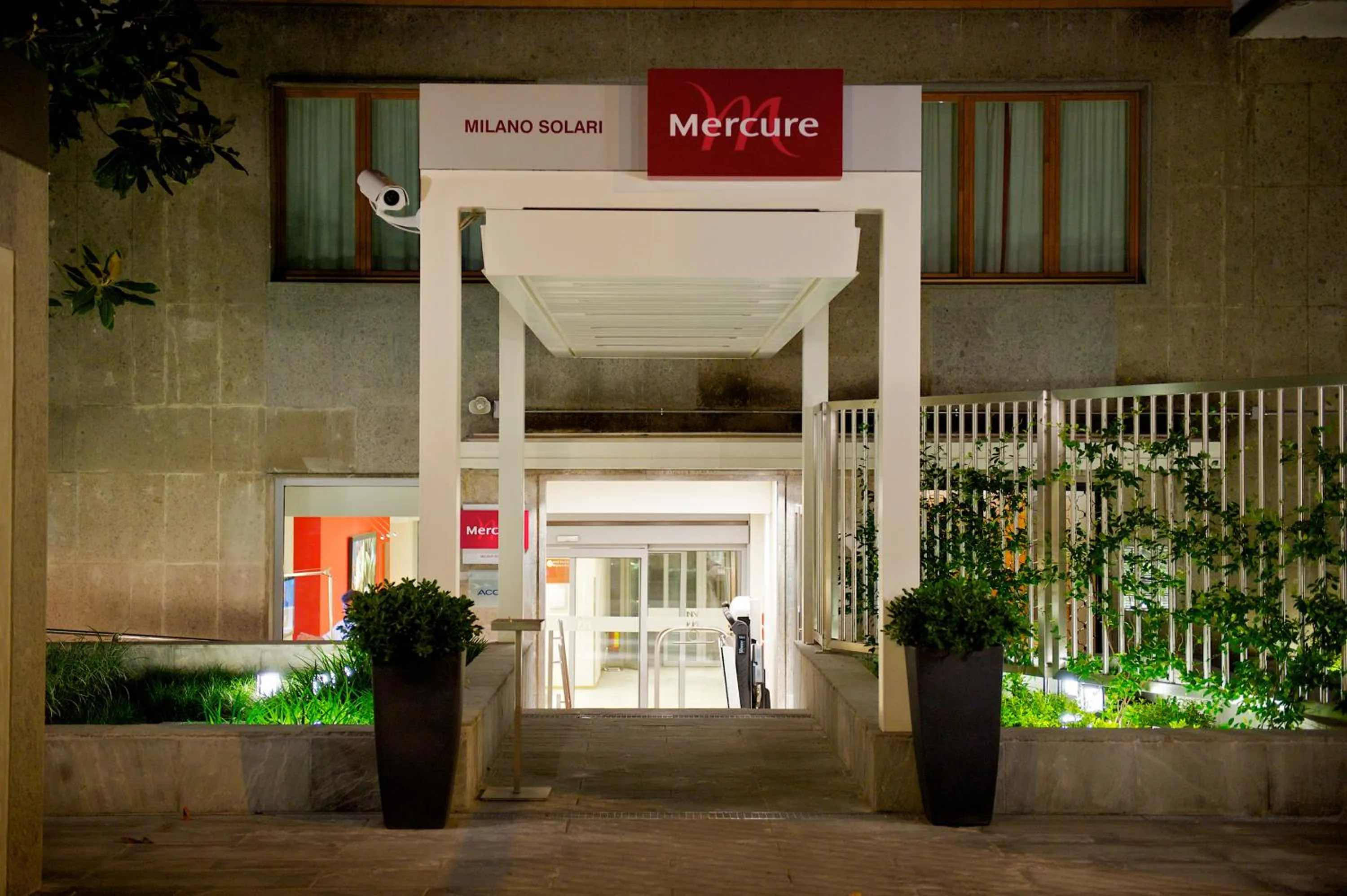 Facade/entrance in Hotel Mercure Milano Solari