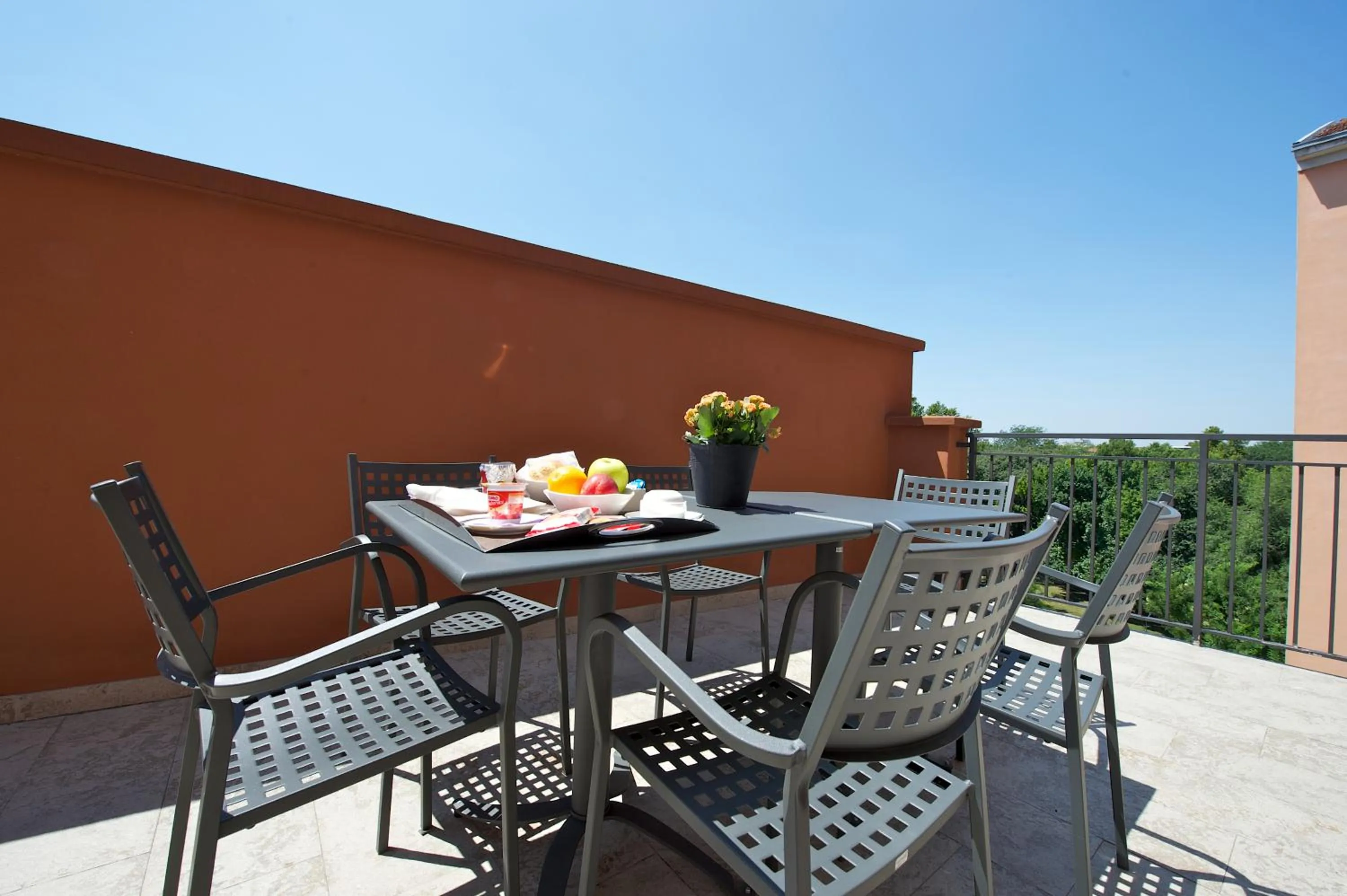 Balcony/Terrace in Hotel Mercure Milano Solari