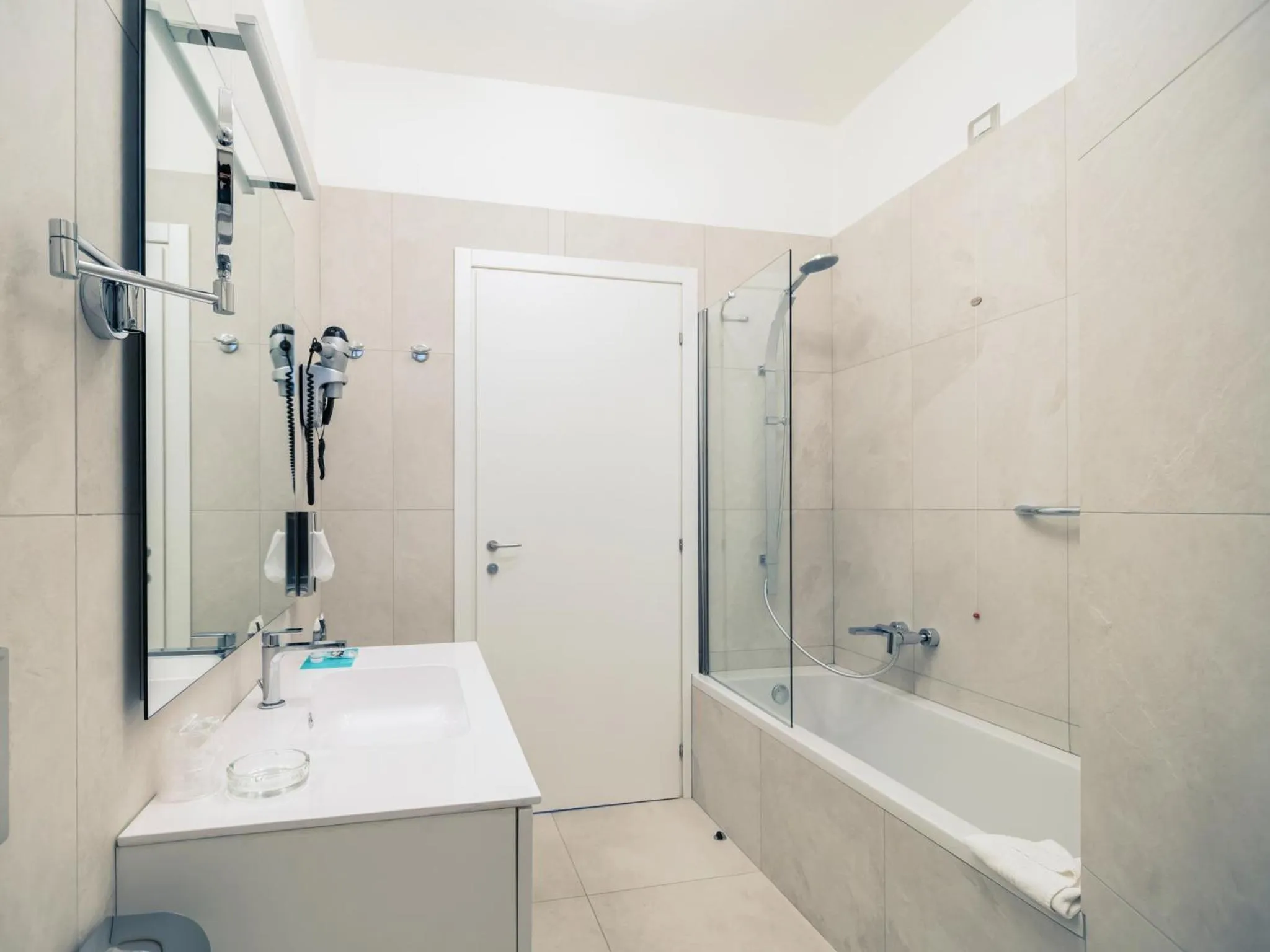 Bathroom in Hotel Mercure Milano Solari