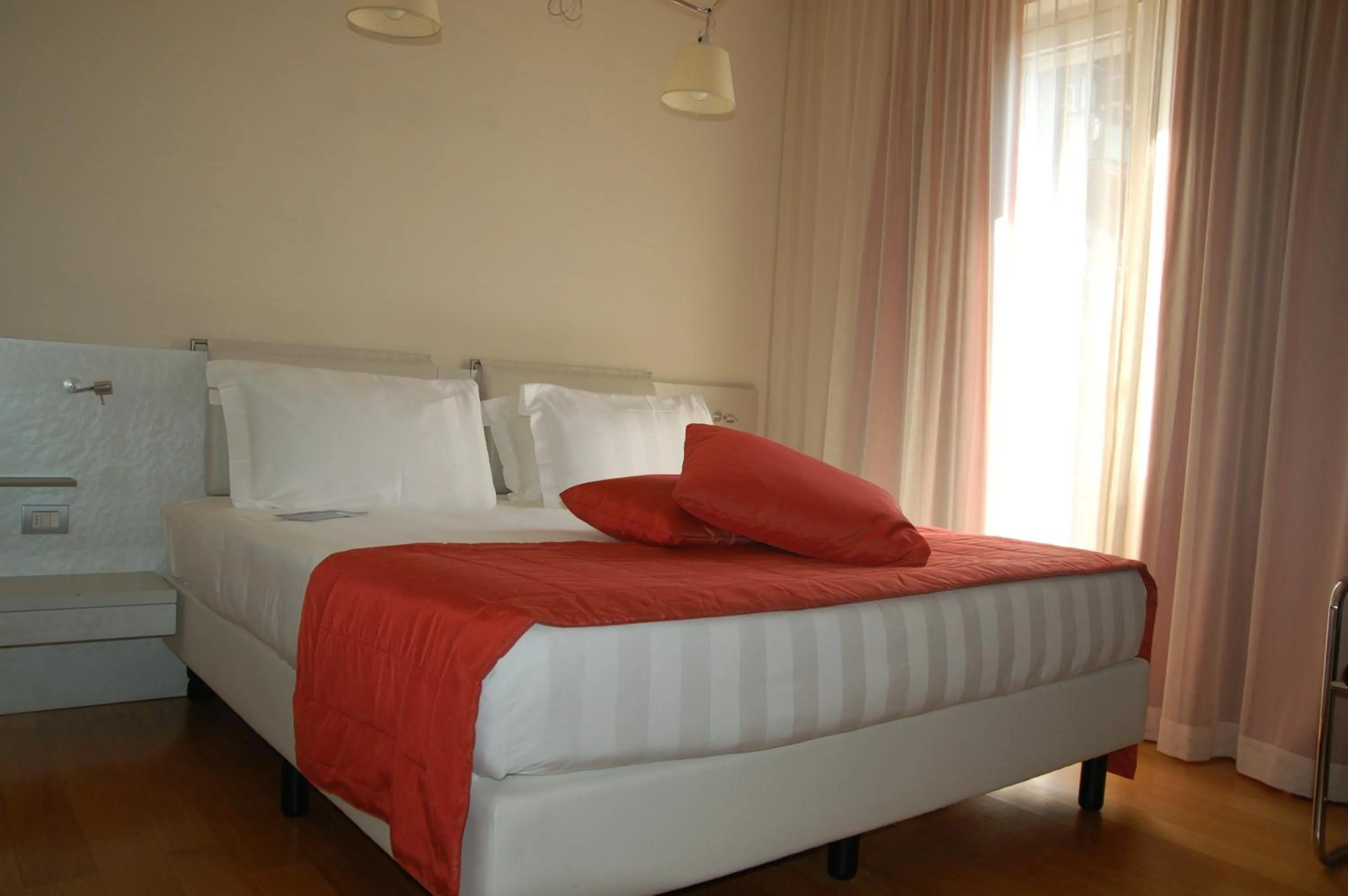 Bed in Hotel Mercure Milano Solari