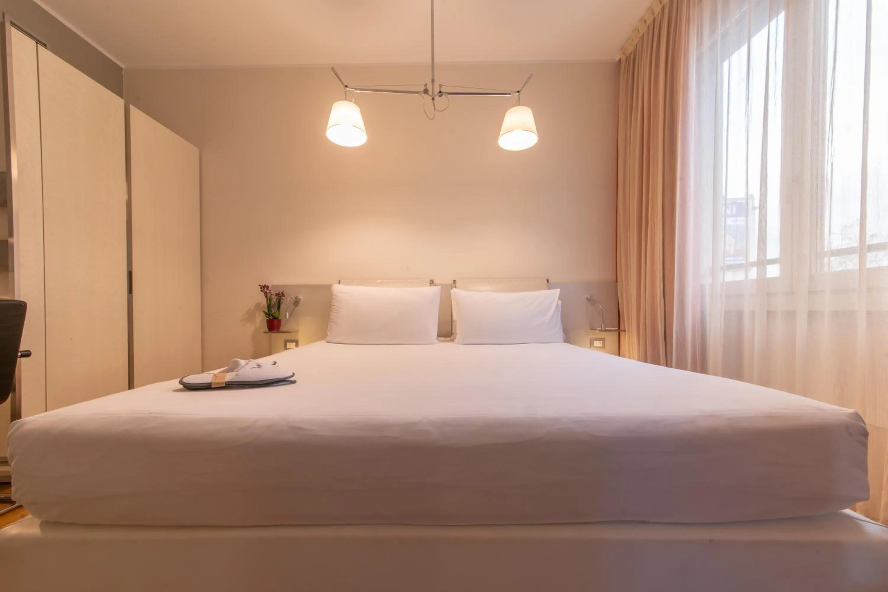 Bed in Hotel Mercure Milano Solari