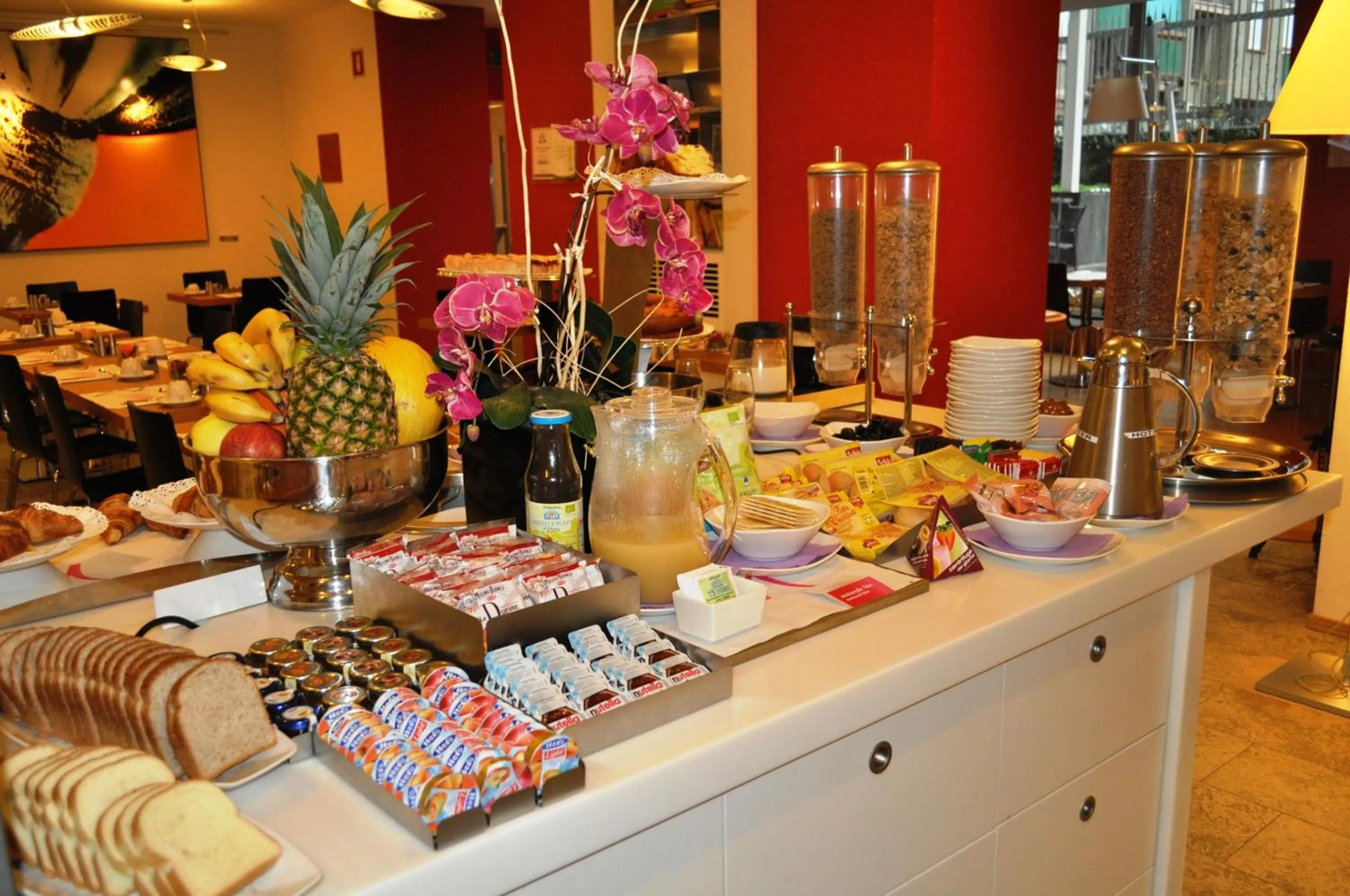 Restaurant/places to eat in Hotel Mercure Milano Solari