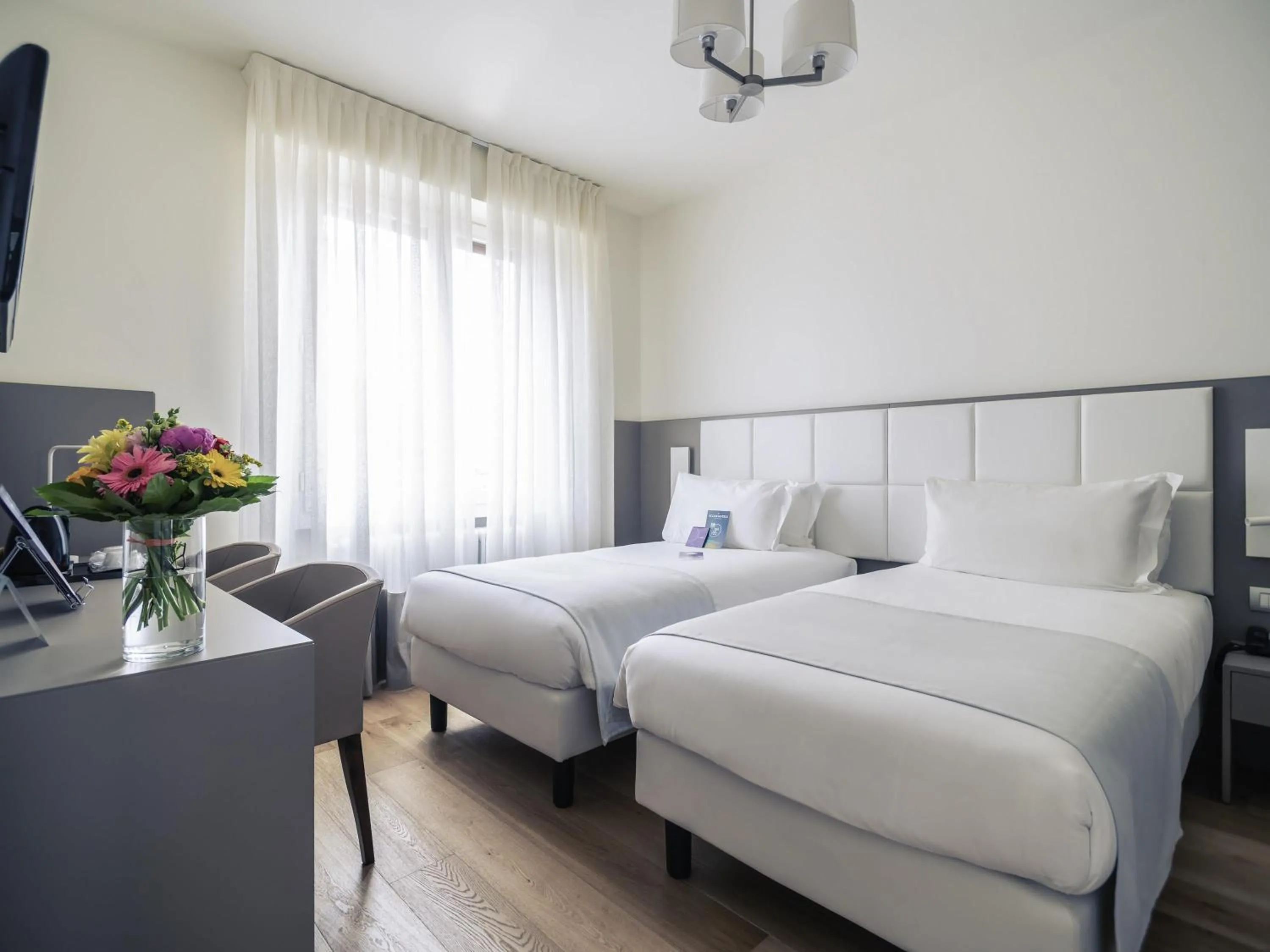 Bedroom, Bed in Hotel Mercure Milano Solari