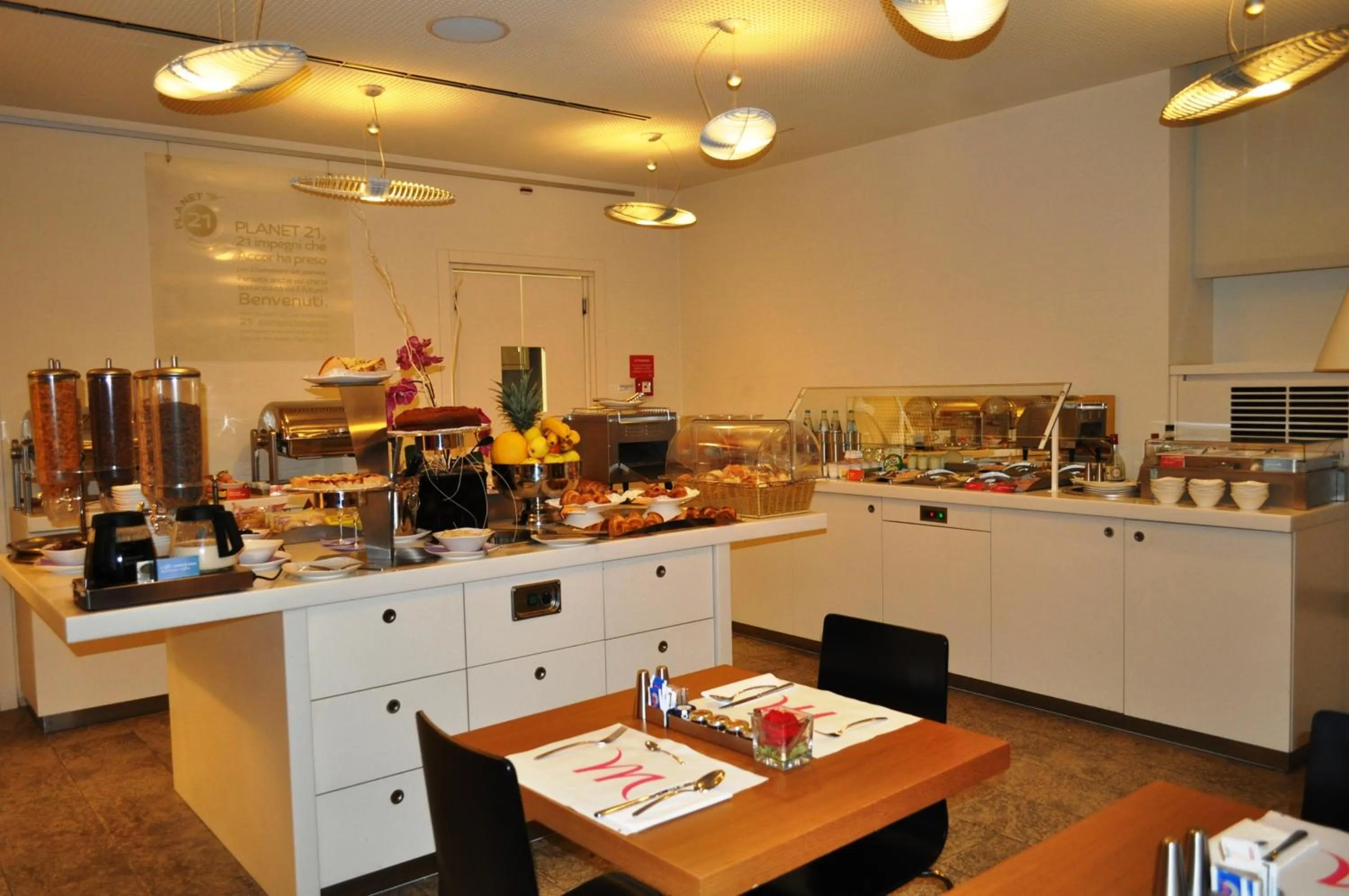 Restaurant/places to eat in Hotel Mercure Milano Solari