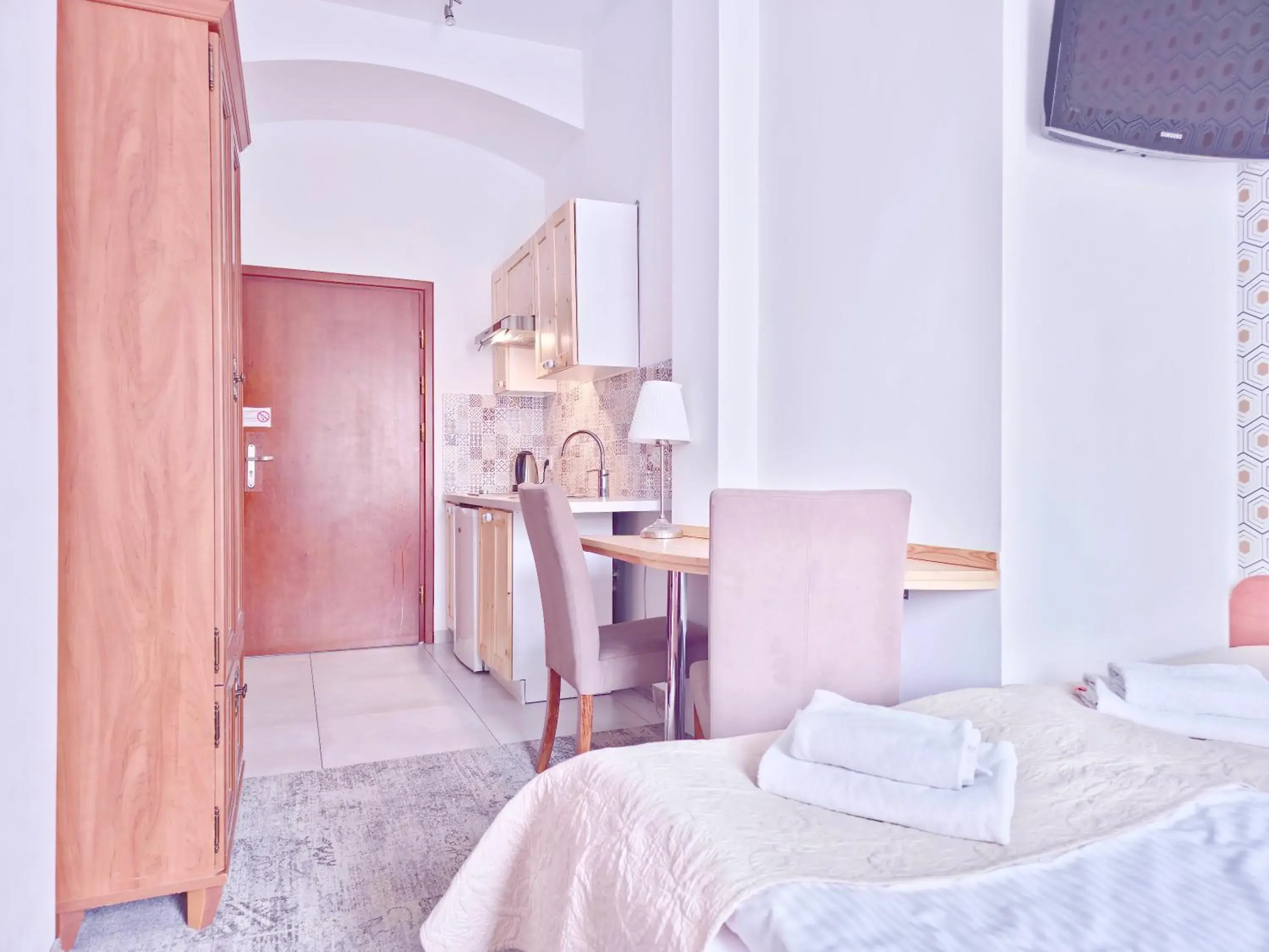 Double Room with Kitchenette in Apartamenty Velvet Double Room with Kitchenette in Apartamenty Velvet