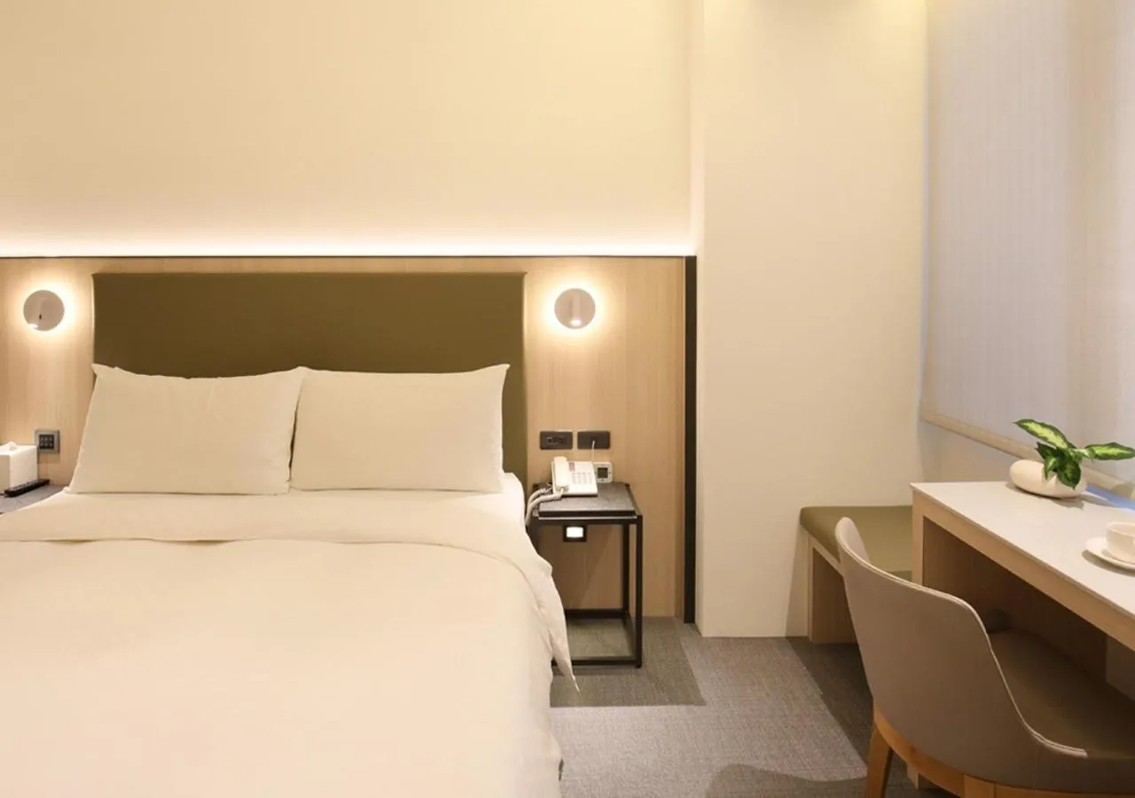 Photo of the whole room, Bed in Dandy Hotel-Daan Park Branch