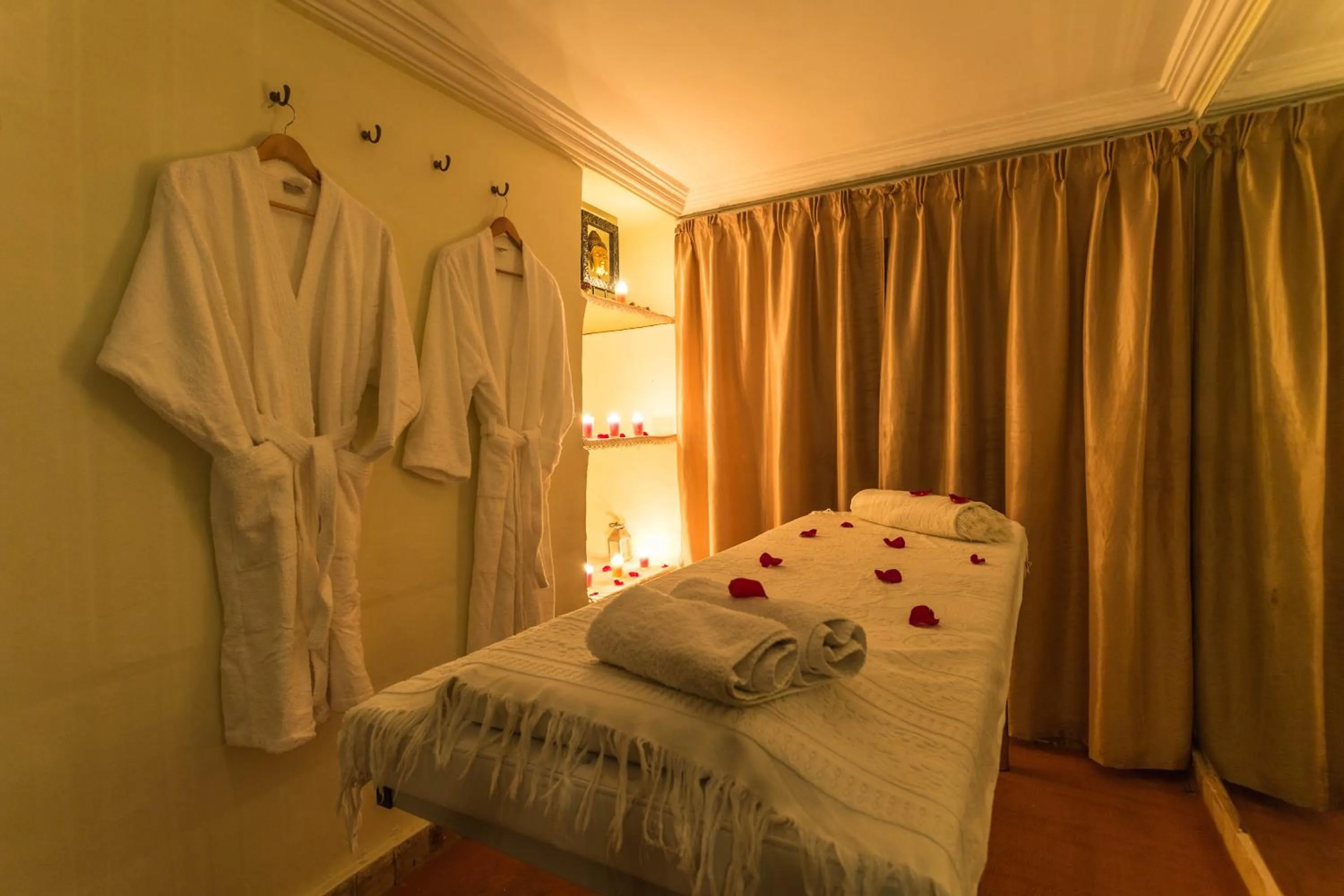Massage, Bed in Riad Nasreen
