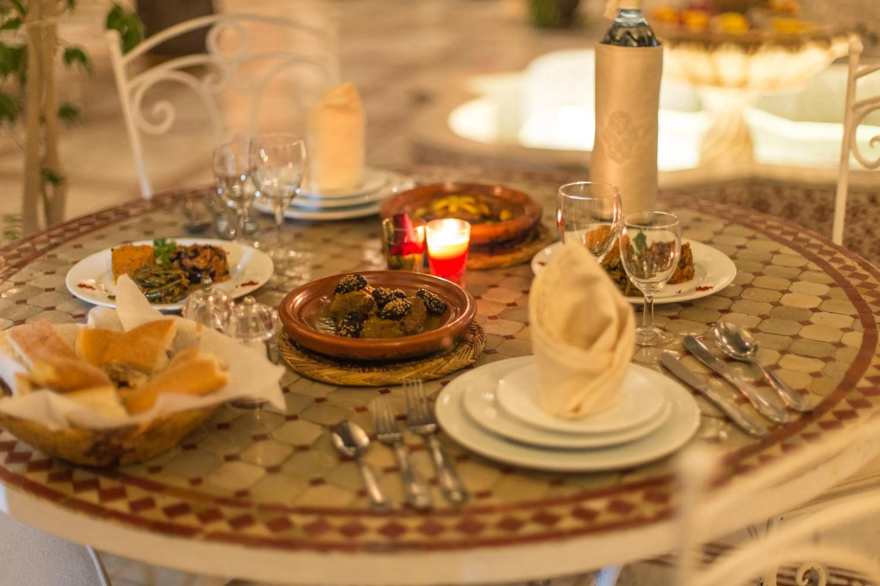Restaurant/places to eat in Riad Nasreen