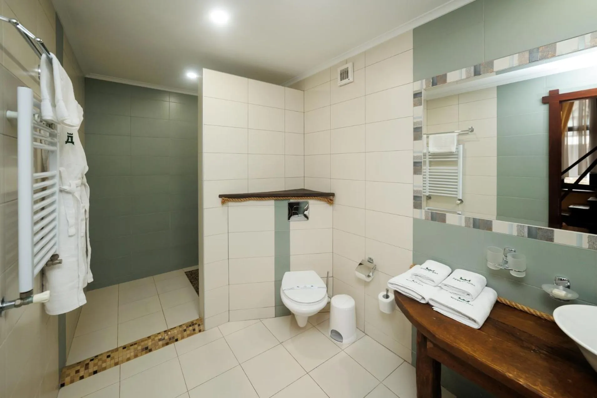 Shower in Drevny Grad Park-hotel