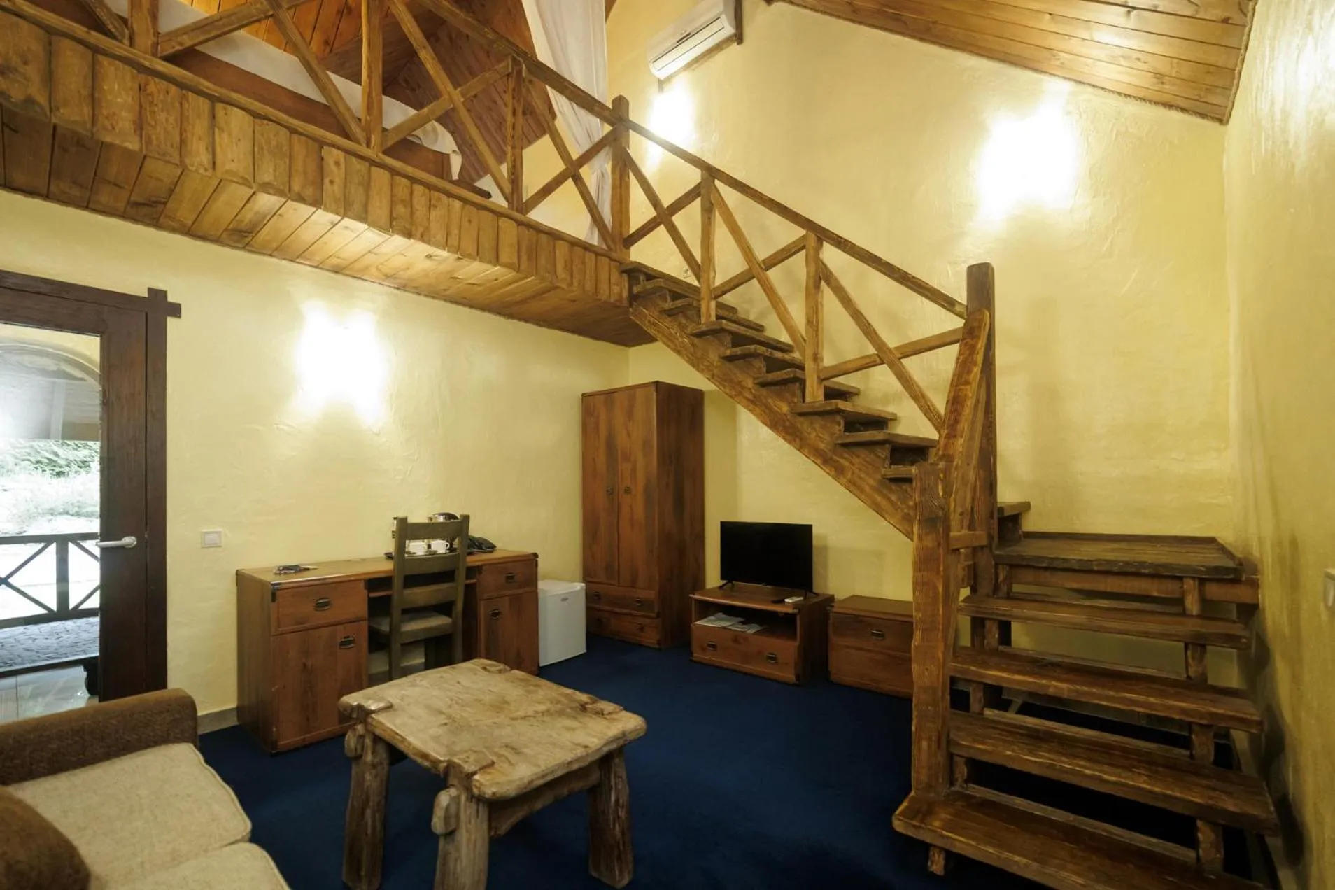 Communal lounge/ TV room in Drevny Grad Park-hotel