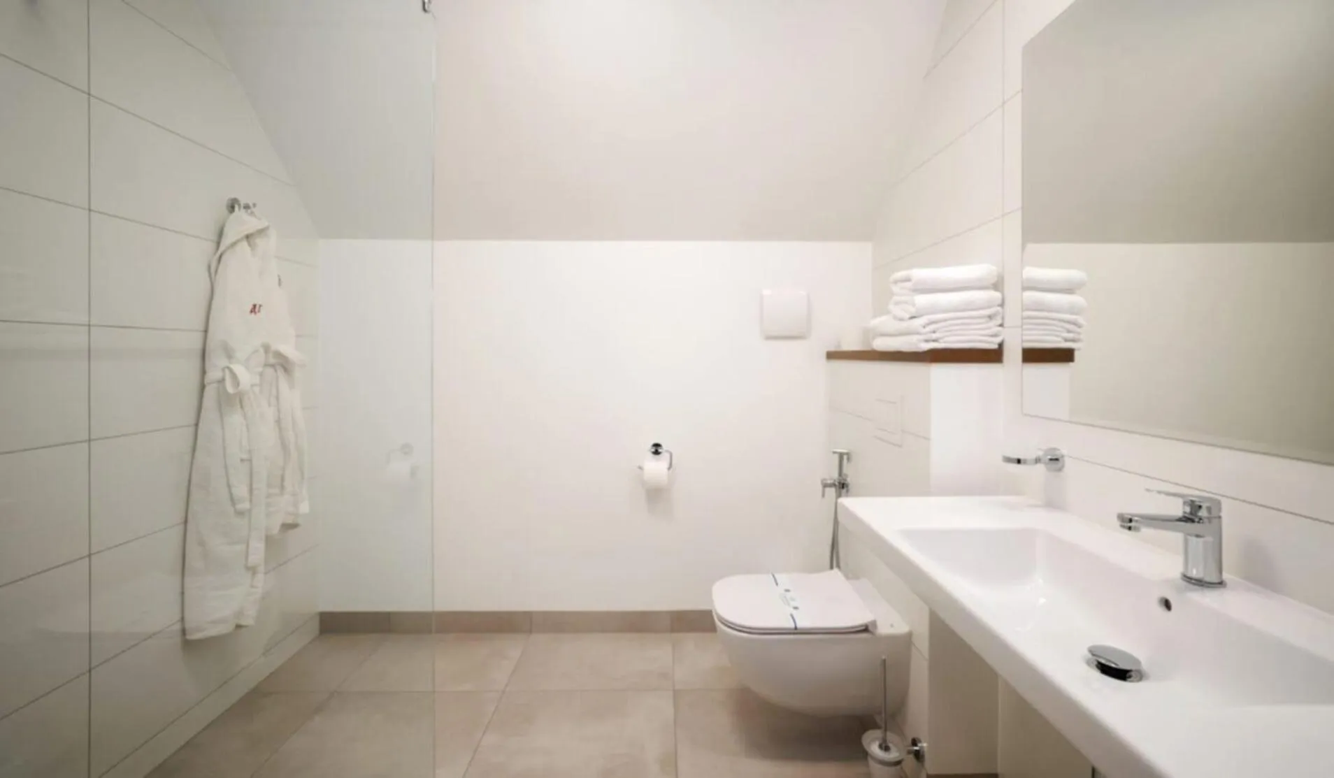 Shower in Drevny Grad Park-hotel