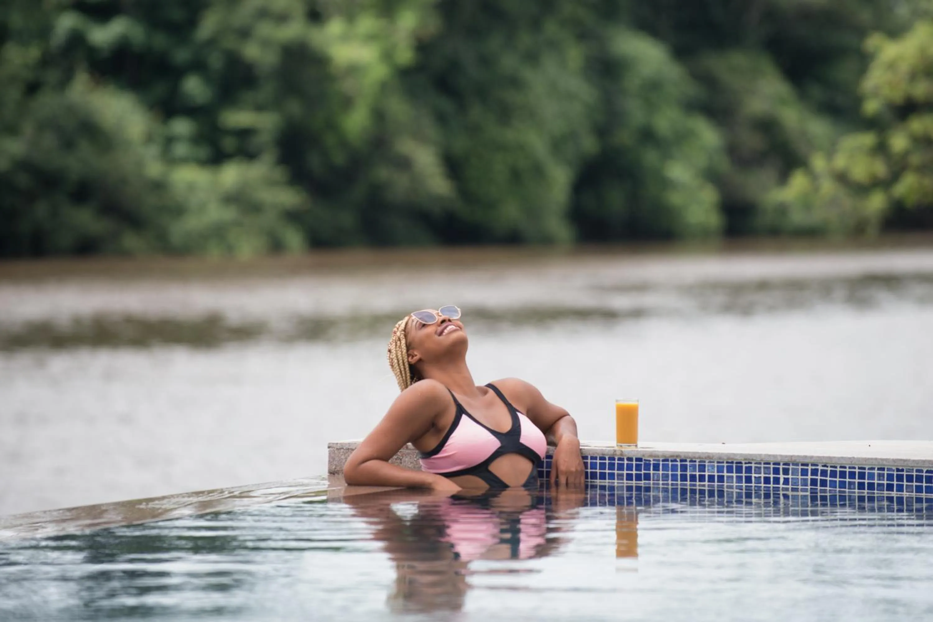 Swimming pool in The Farmington Hotel