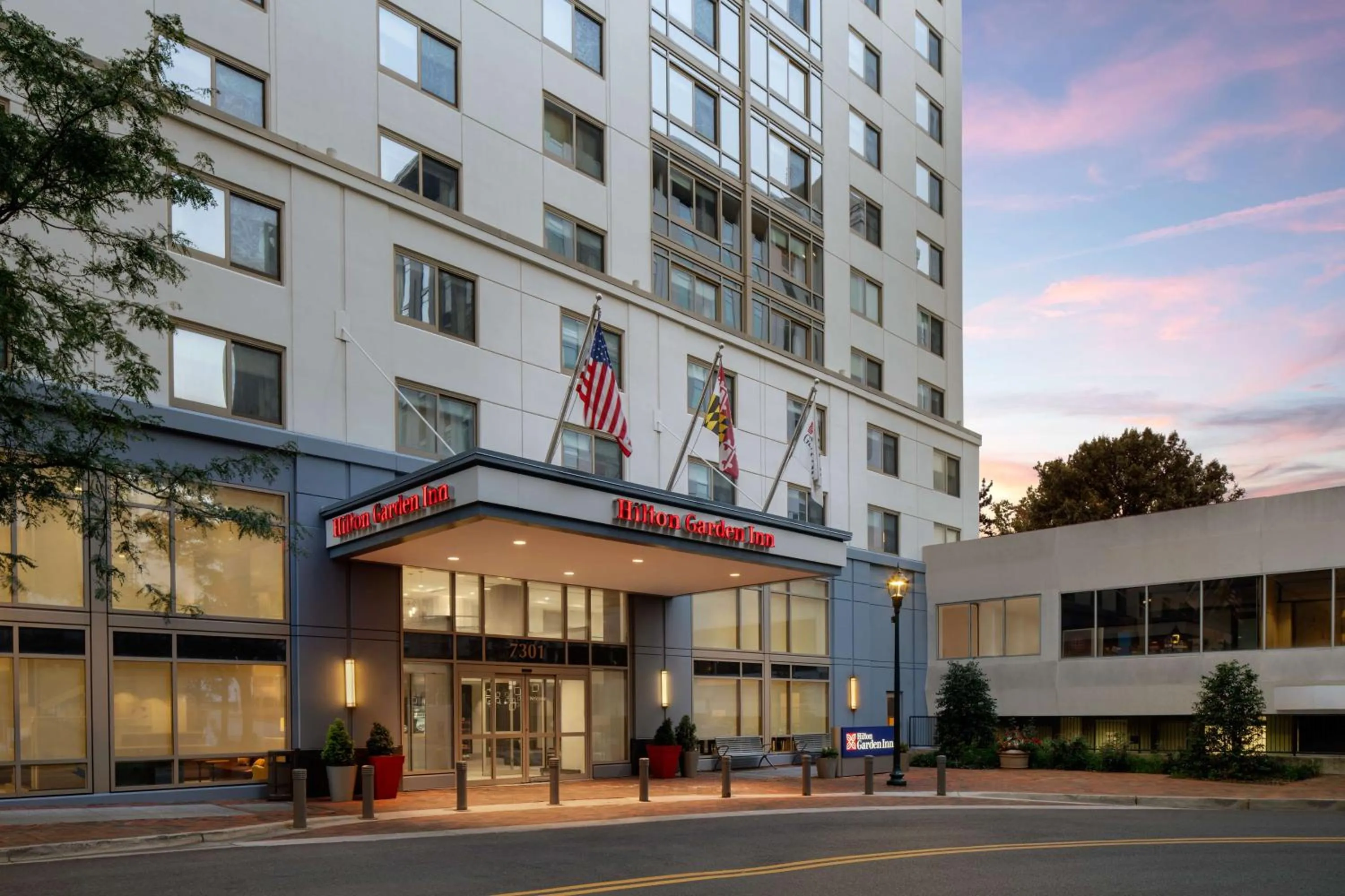 Property building in Hilton Garden Inn Bethesda Downtown