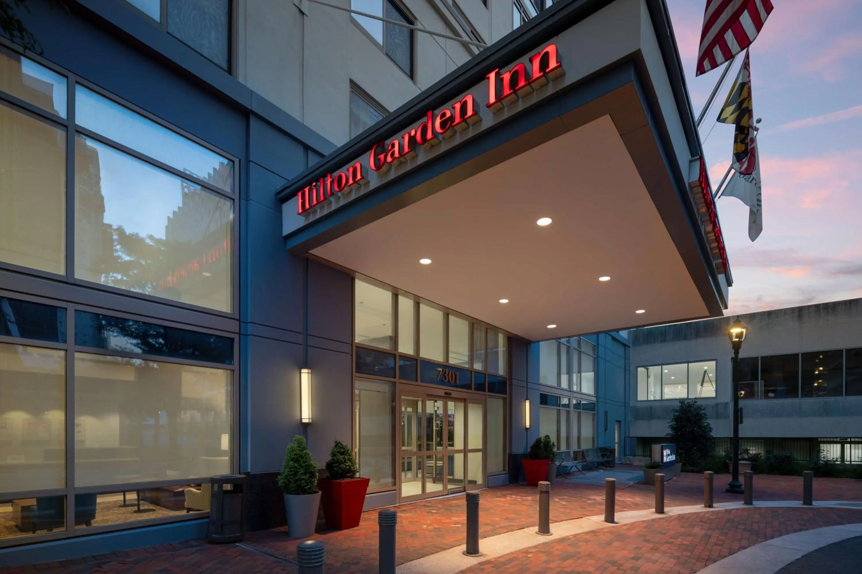 Property building in Hilton Garden Inn Bethesda Downtown