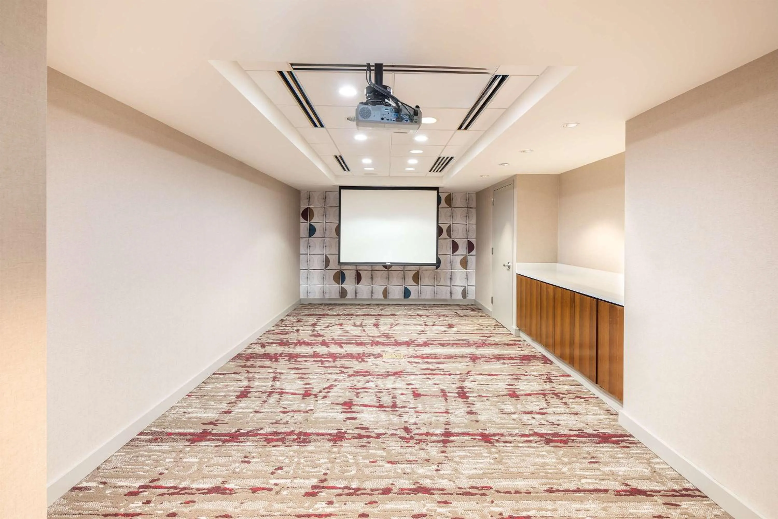 Meeting/conference room, Bed in Hilton Garden Inn Bethesda Downtown