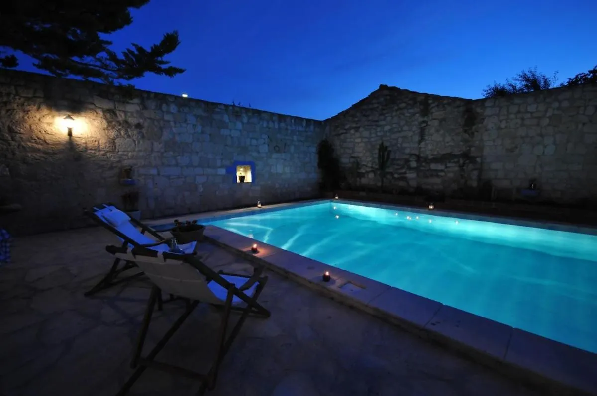 Swimming Pool in 1882 Hotel