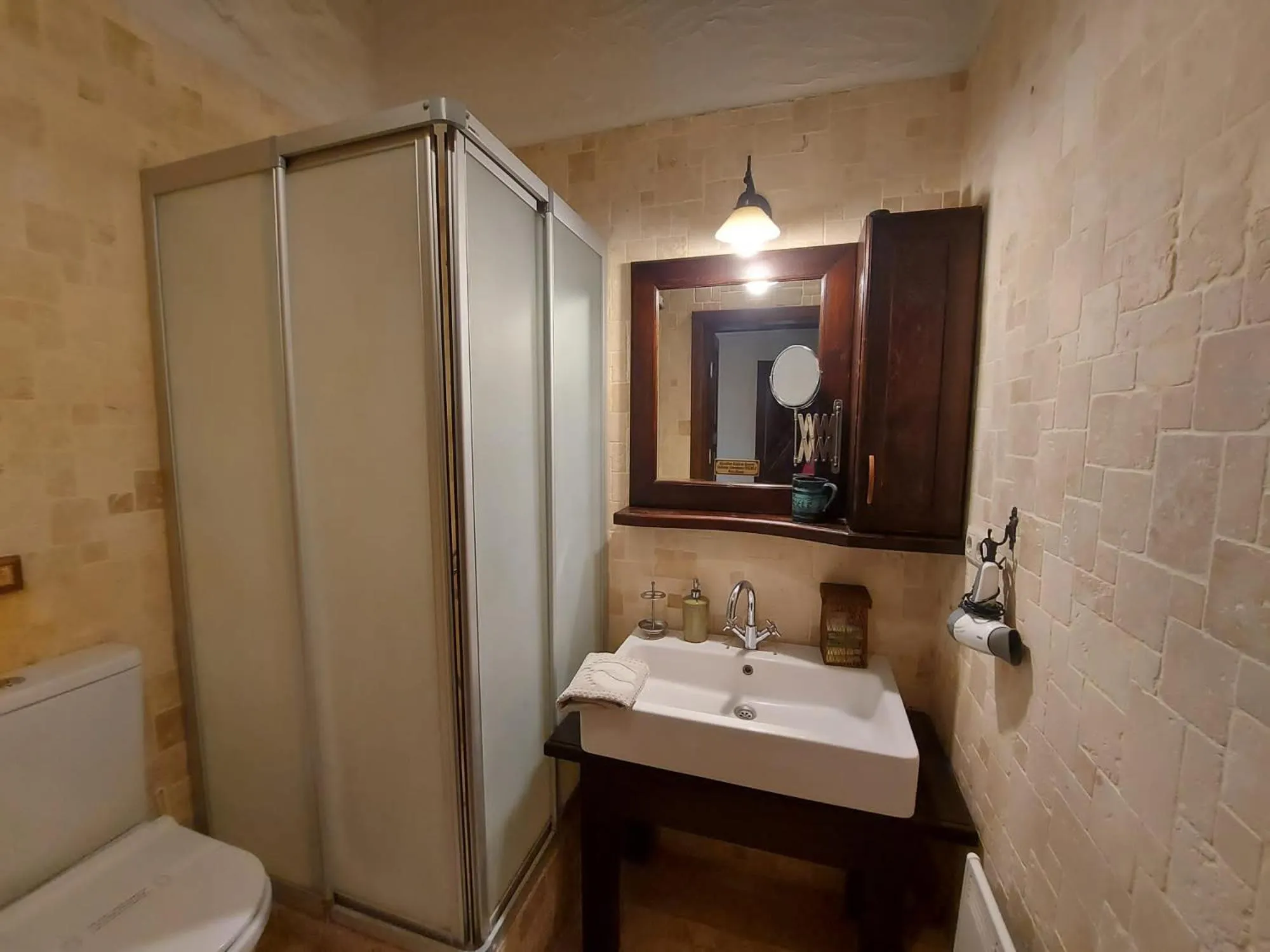 Bathroom in 1882 Hotel